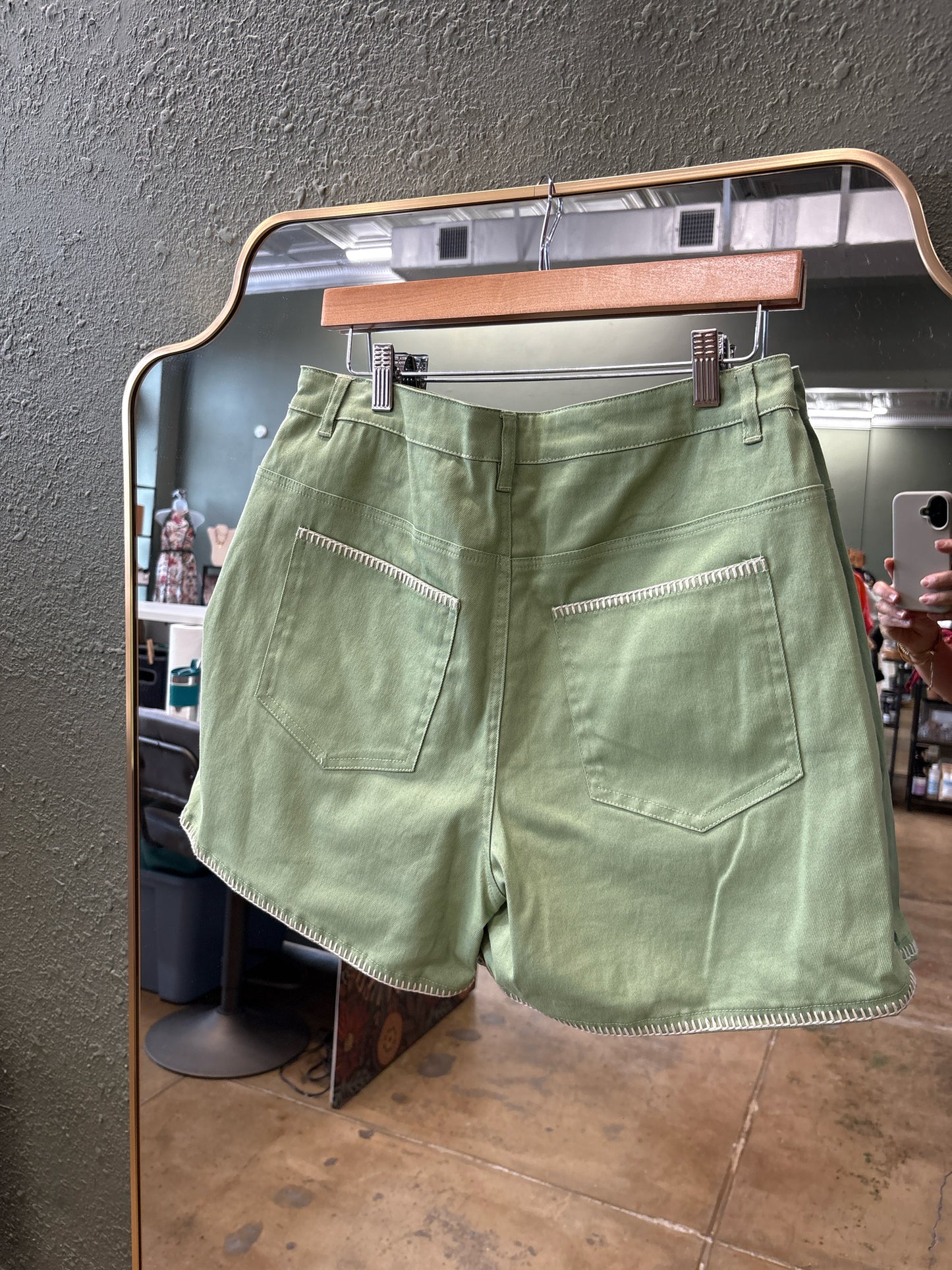 entro Size L Sage Shorts