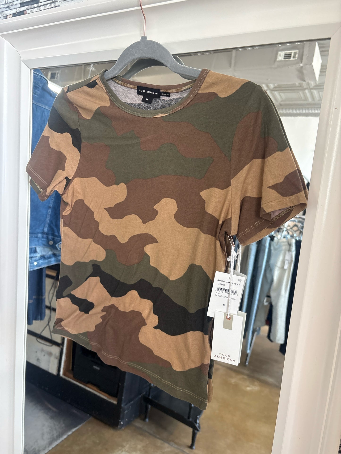 GOOD AMERICAN Size M Camo Top