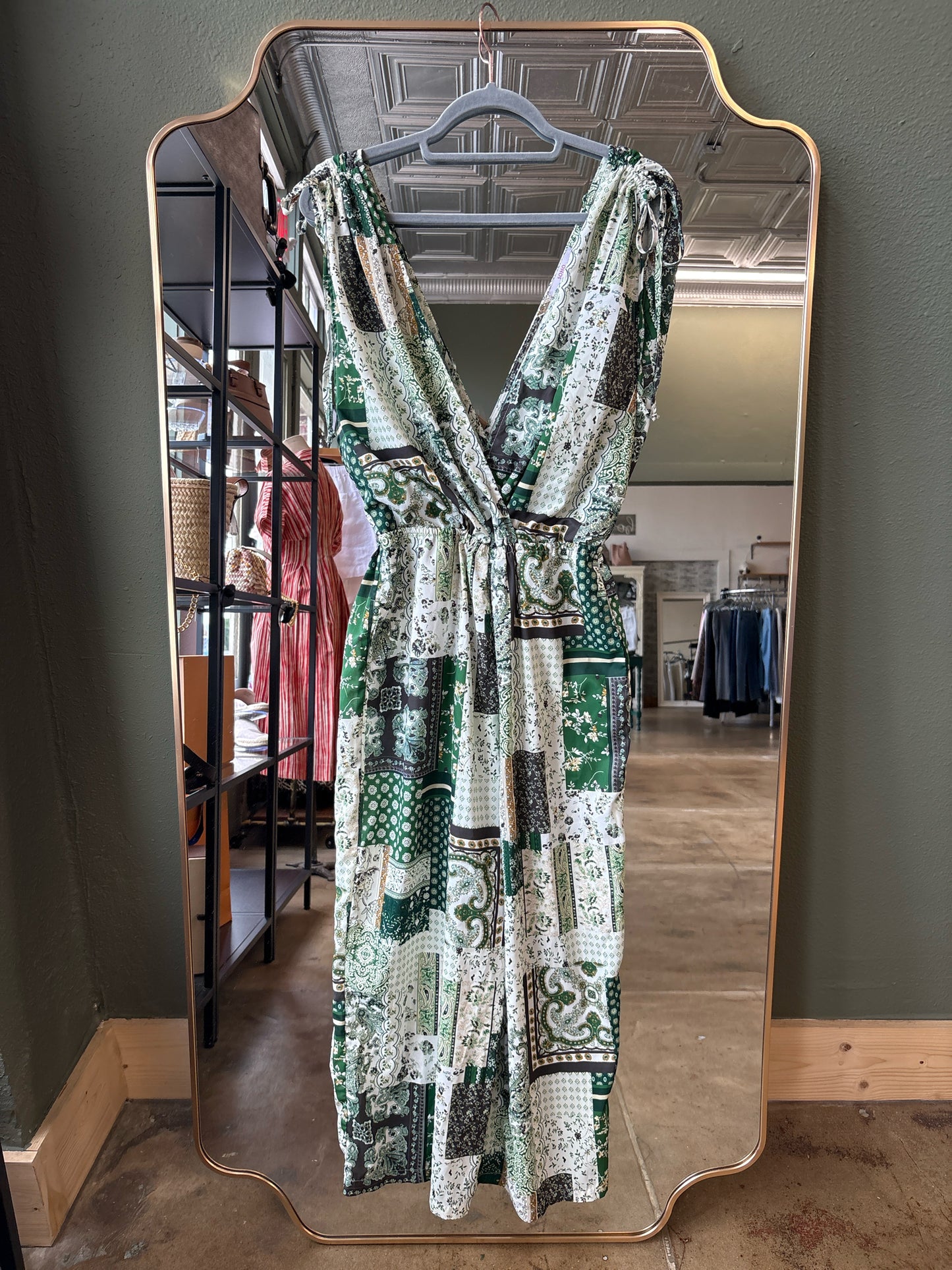 Pink Moon Bay Size M green and white Paisley Romper