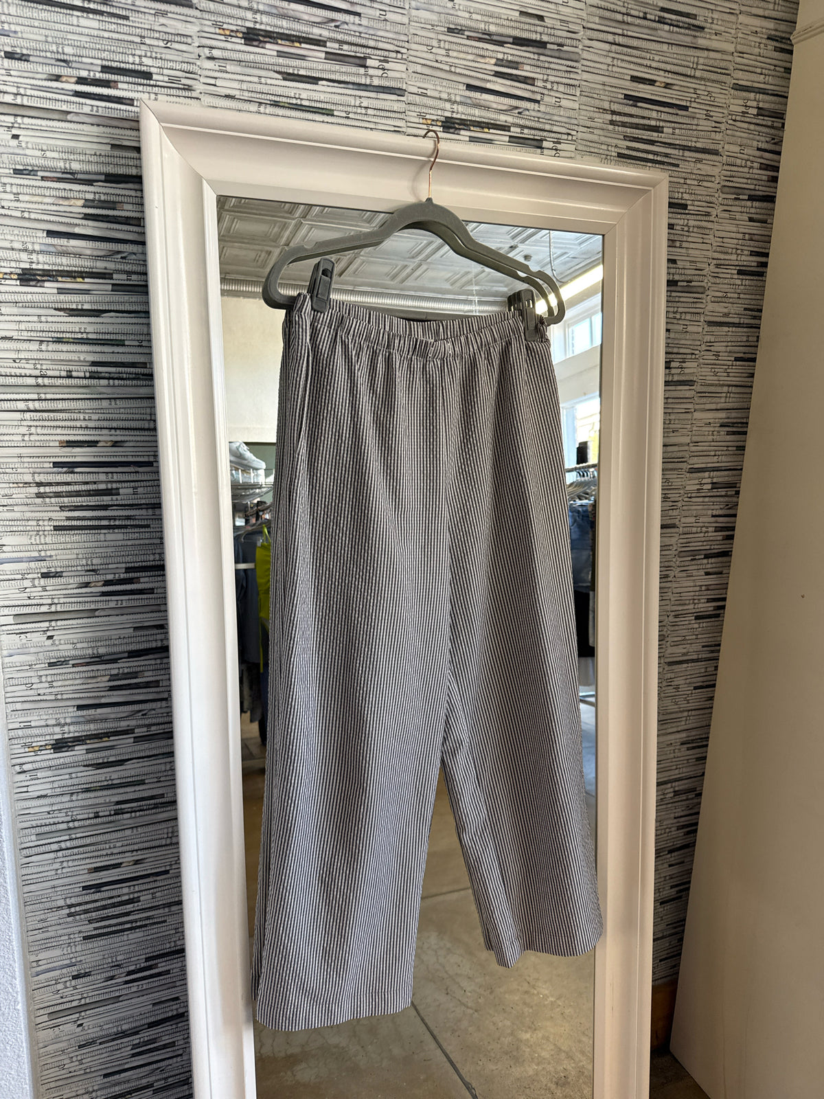 WAYF Size S Gray/White Pants