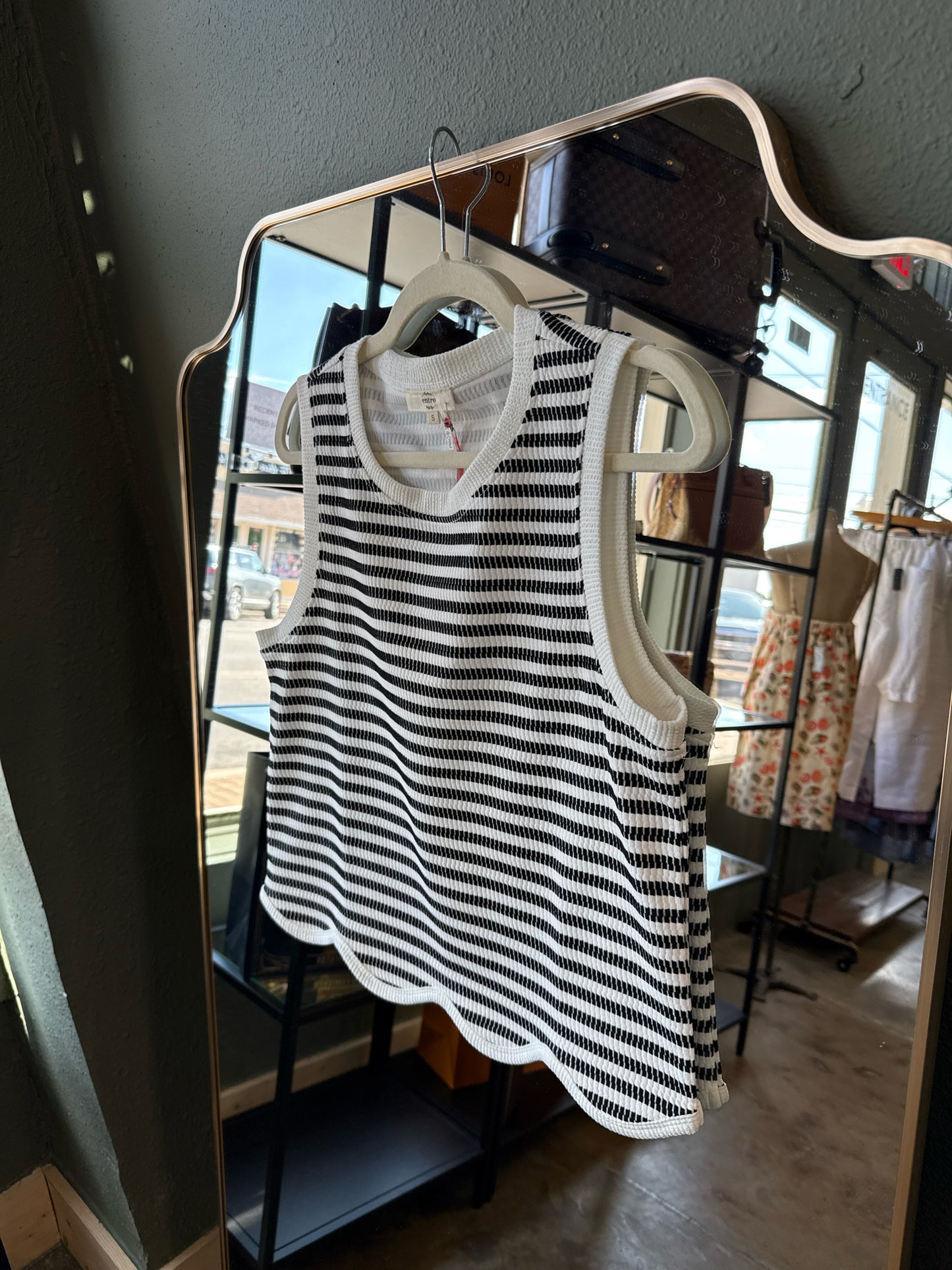 entro Size S Black/White tank Top