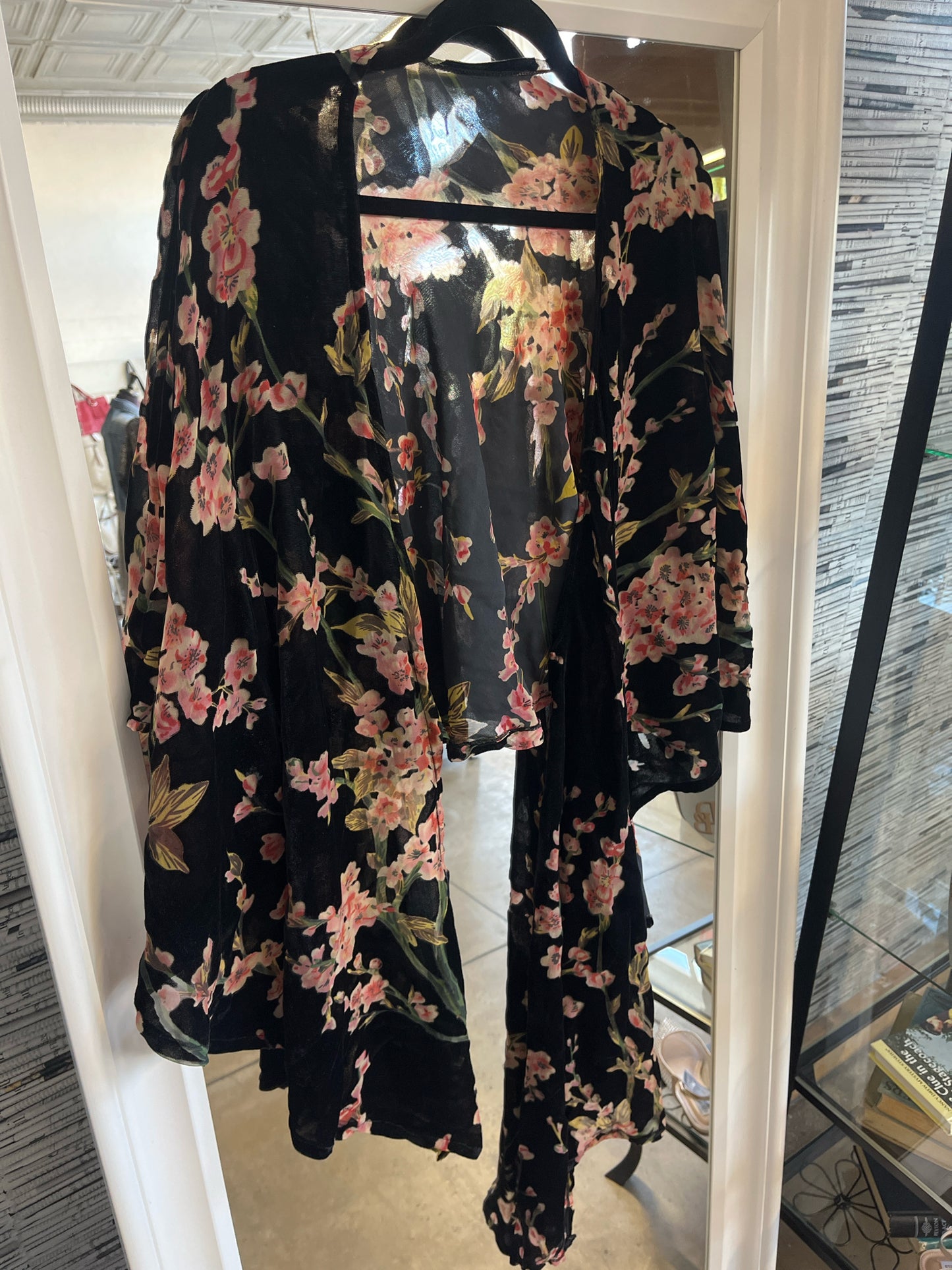 No Brand Size OS Black/Multi Floral Kimono/Shawl