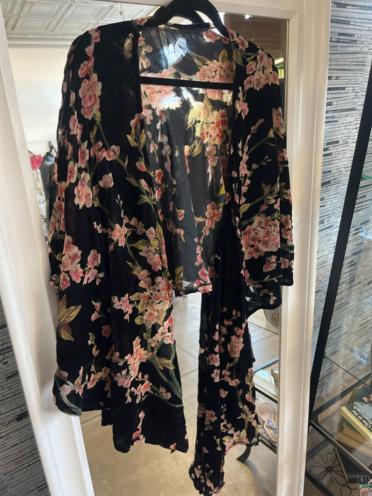 No Brand Size OS Black/Multi Floral Kimono/Shawl