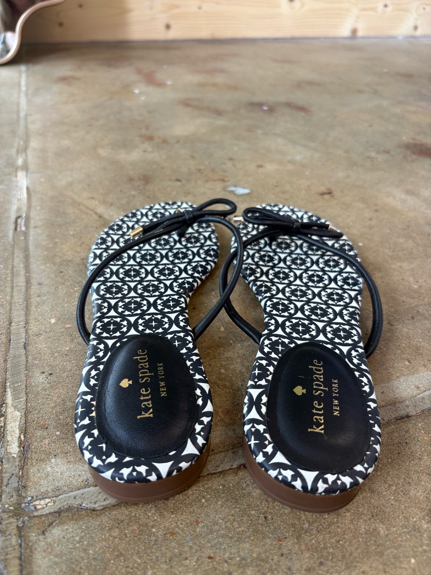 Kate Spade Shoe Size 9 Black & White Flip Flops