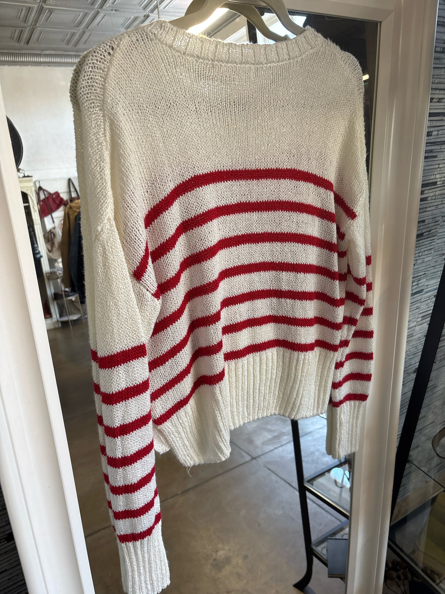 Moon & Madison Size S White/Red Stripe Sweater