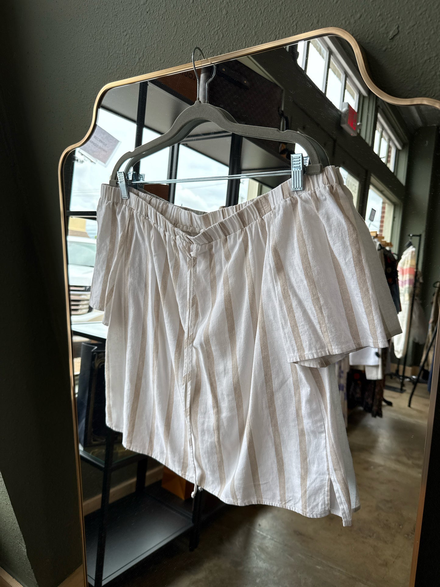 Vince Camuto Size M White/Tan Top