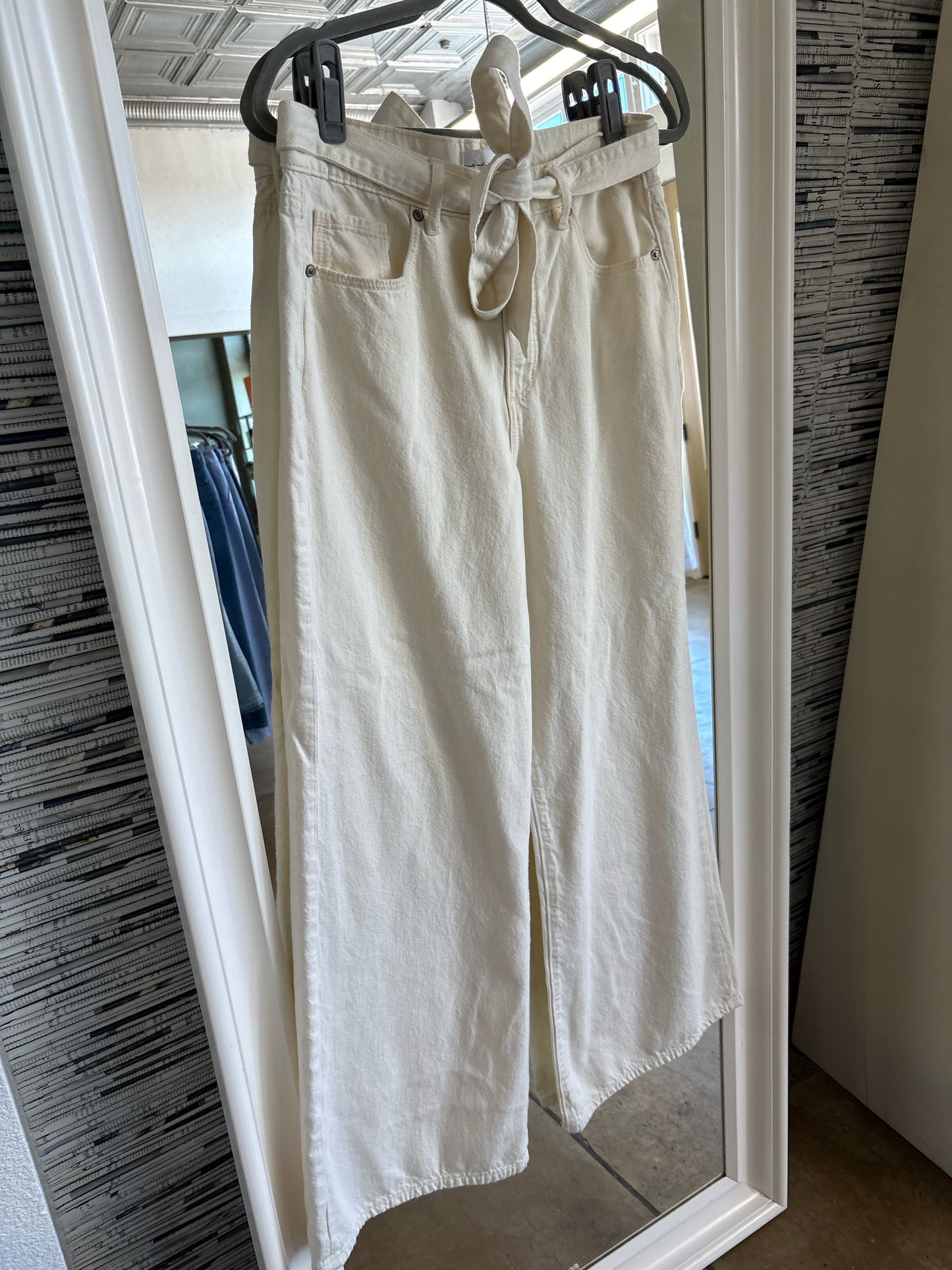 LOFT Size 28 Cream Pants