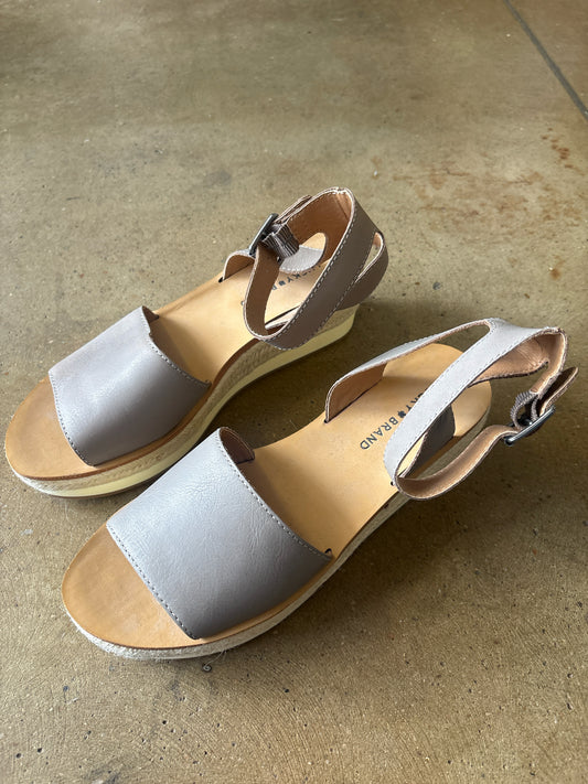 Lucky Shoe Size 10 Tan/Gray Sandals