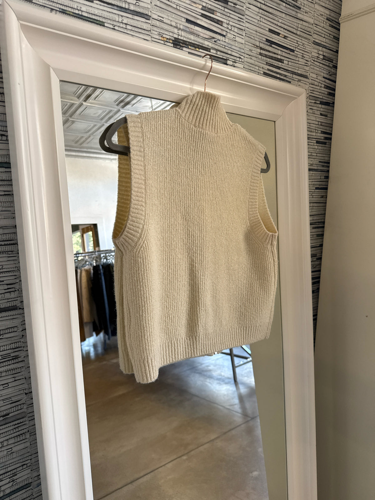DKNY Jeans Size S Cream Vest