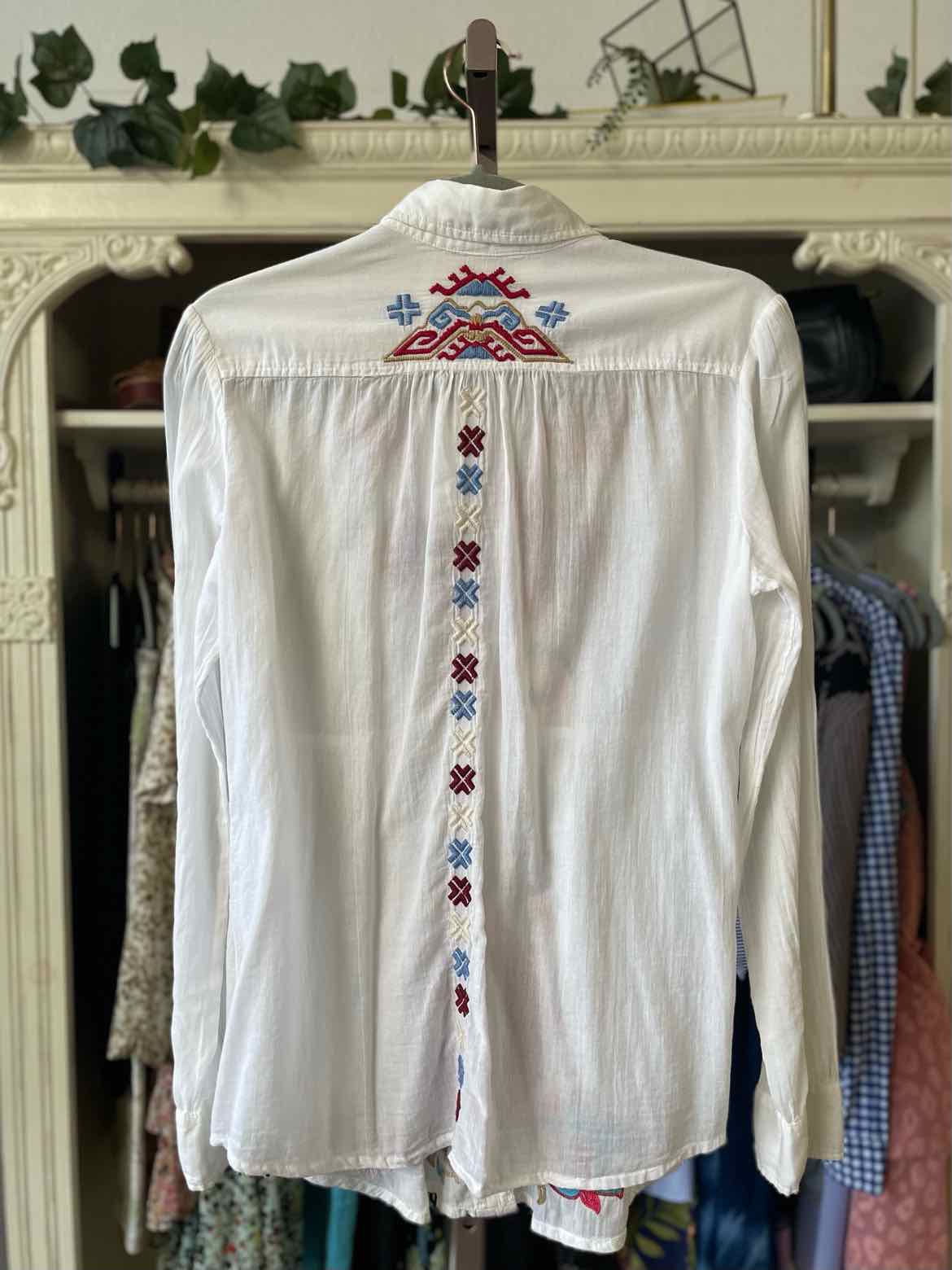 Johnny Was Size S White Embroidered Top