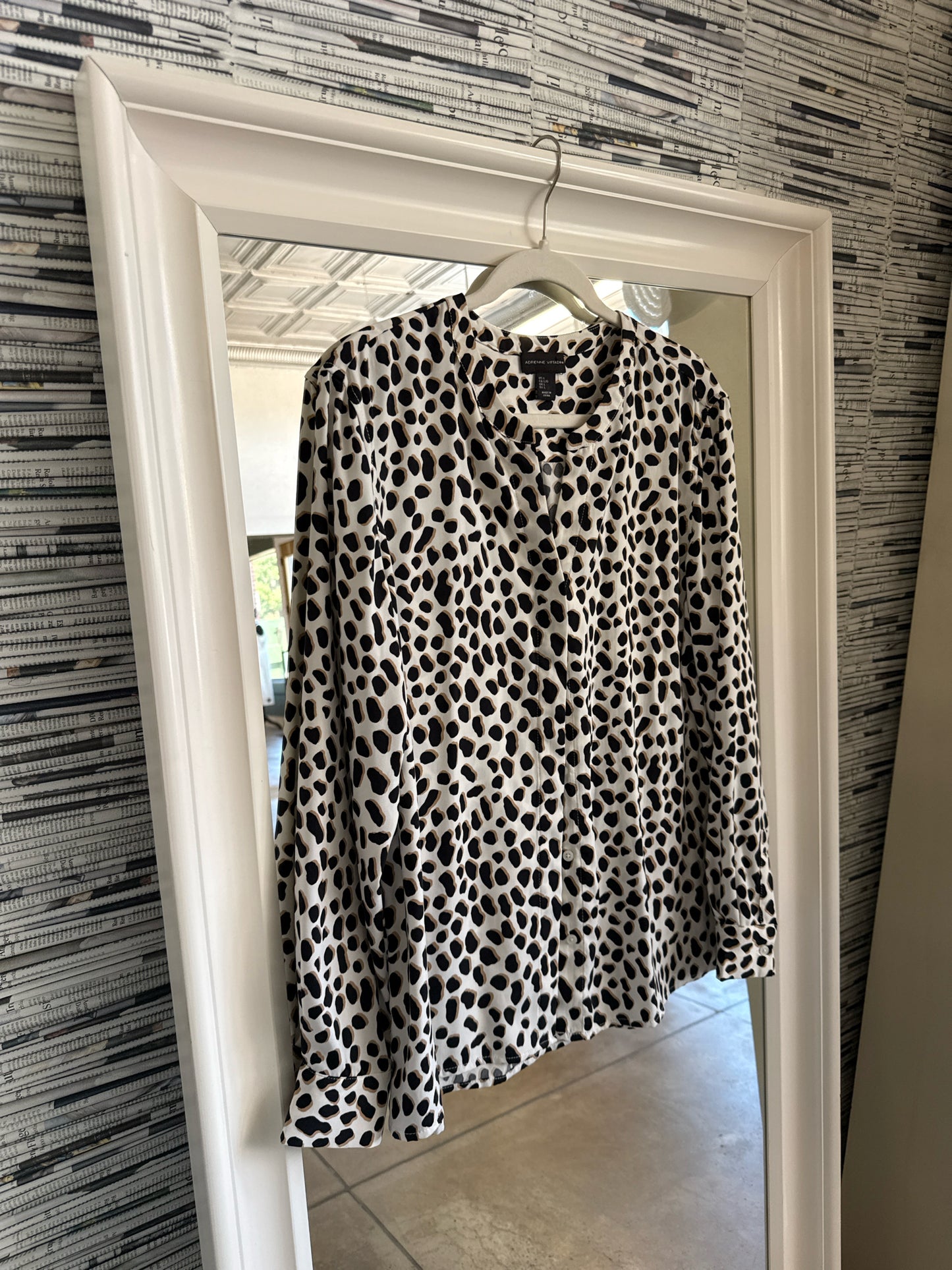 Adrienne Vittadini Size L Cream/Brown Top
