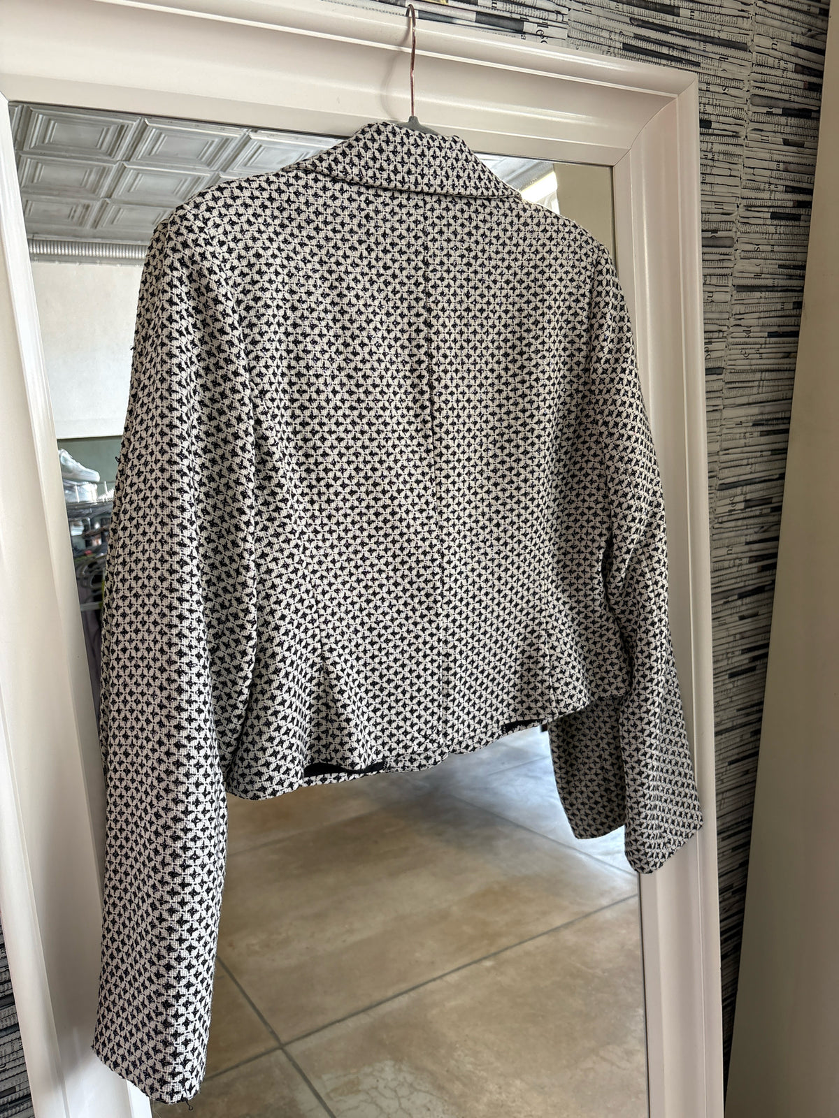 White House Black Market Size 10 Black & White Blazer