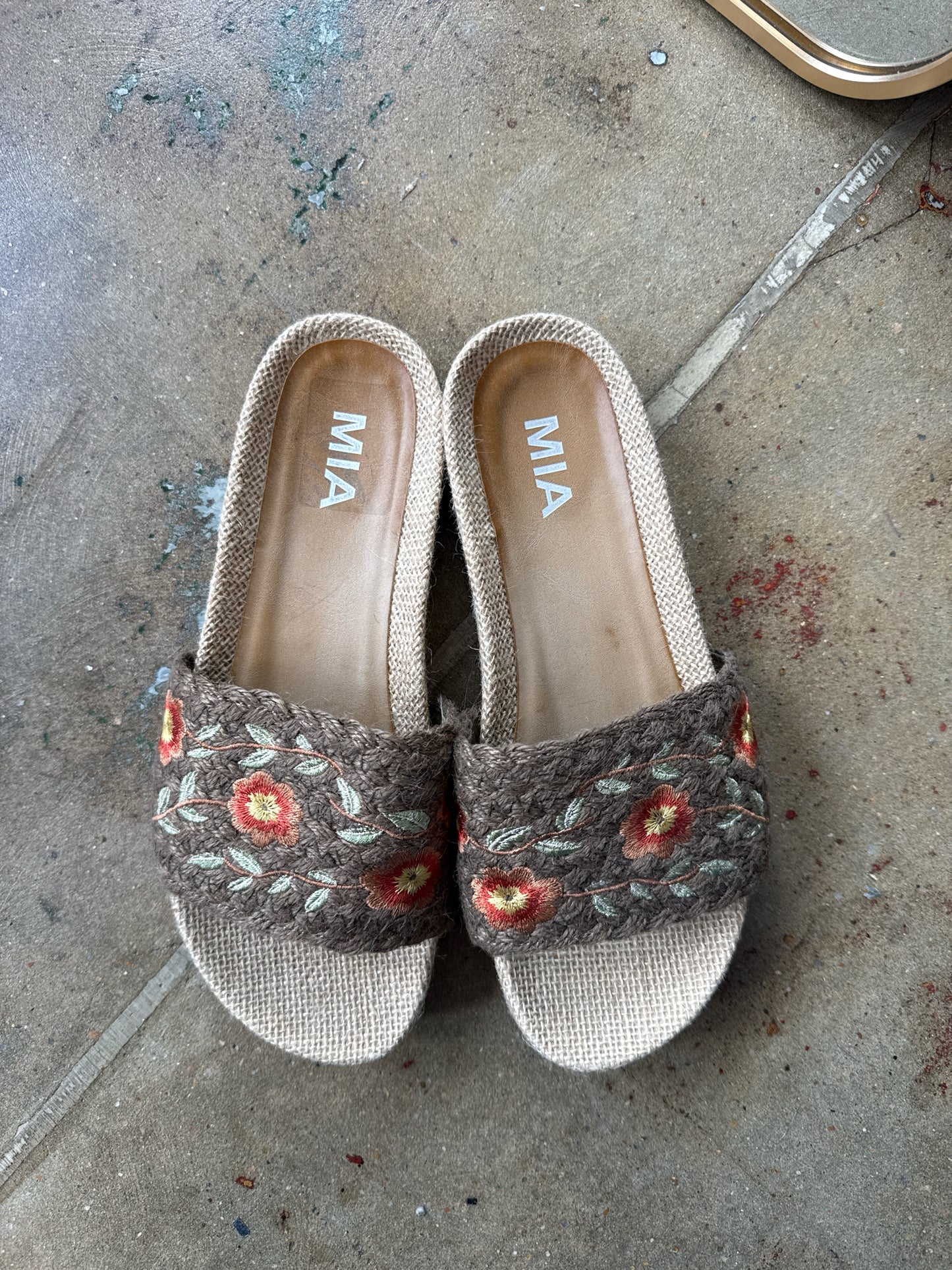 mia Shoe Size 7 Brown/Tan Embroidered Sandals
