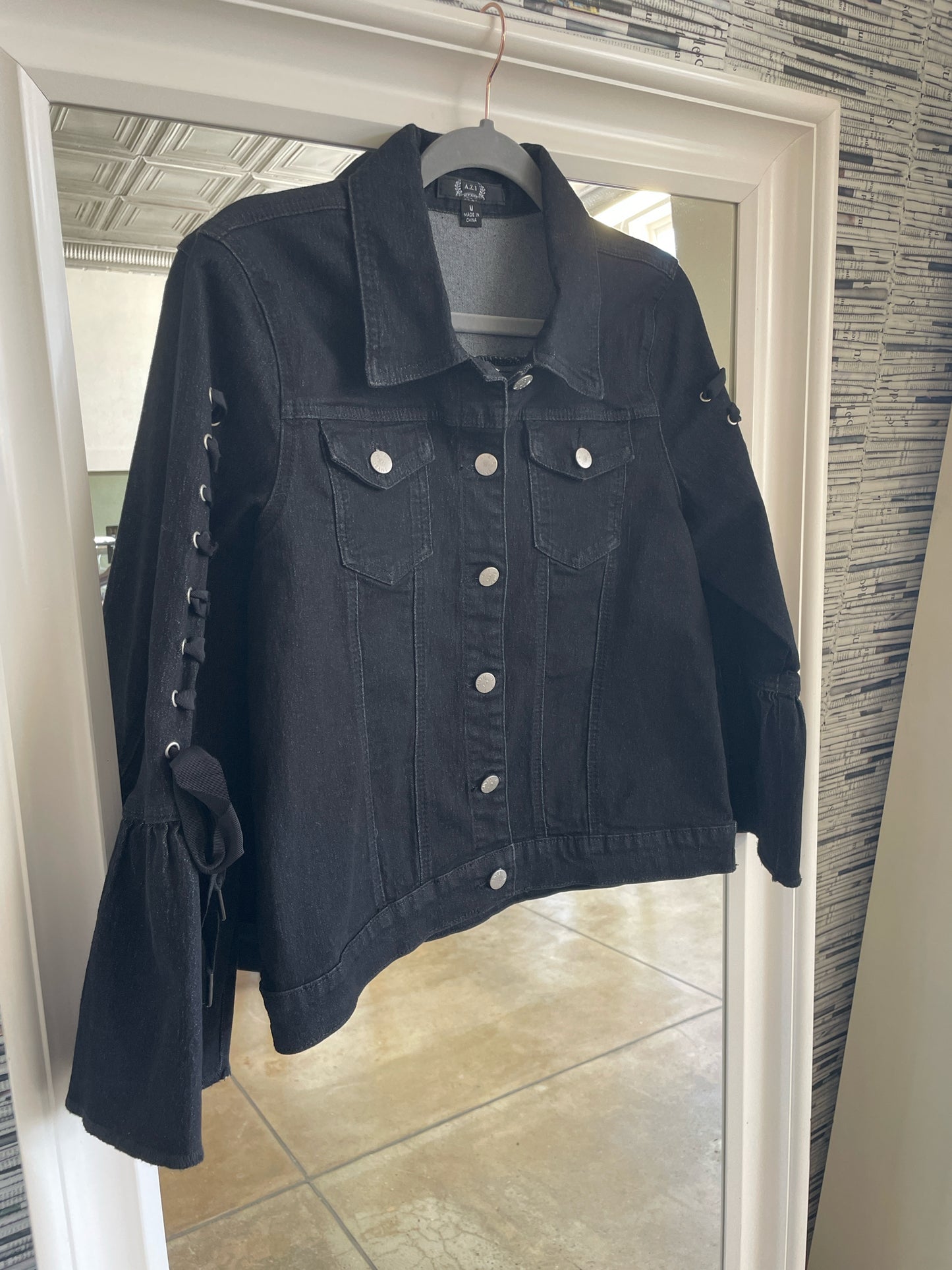 AZI Size M Black Jacket
