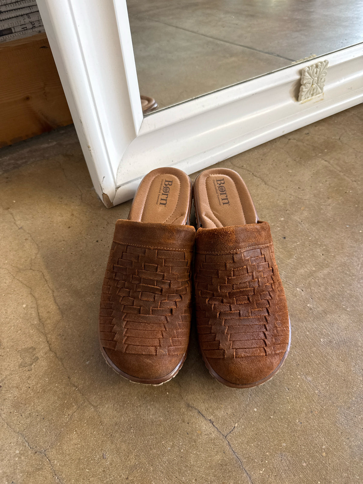 Born Shoe Size 8 Brown Clogs