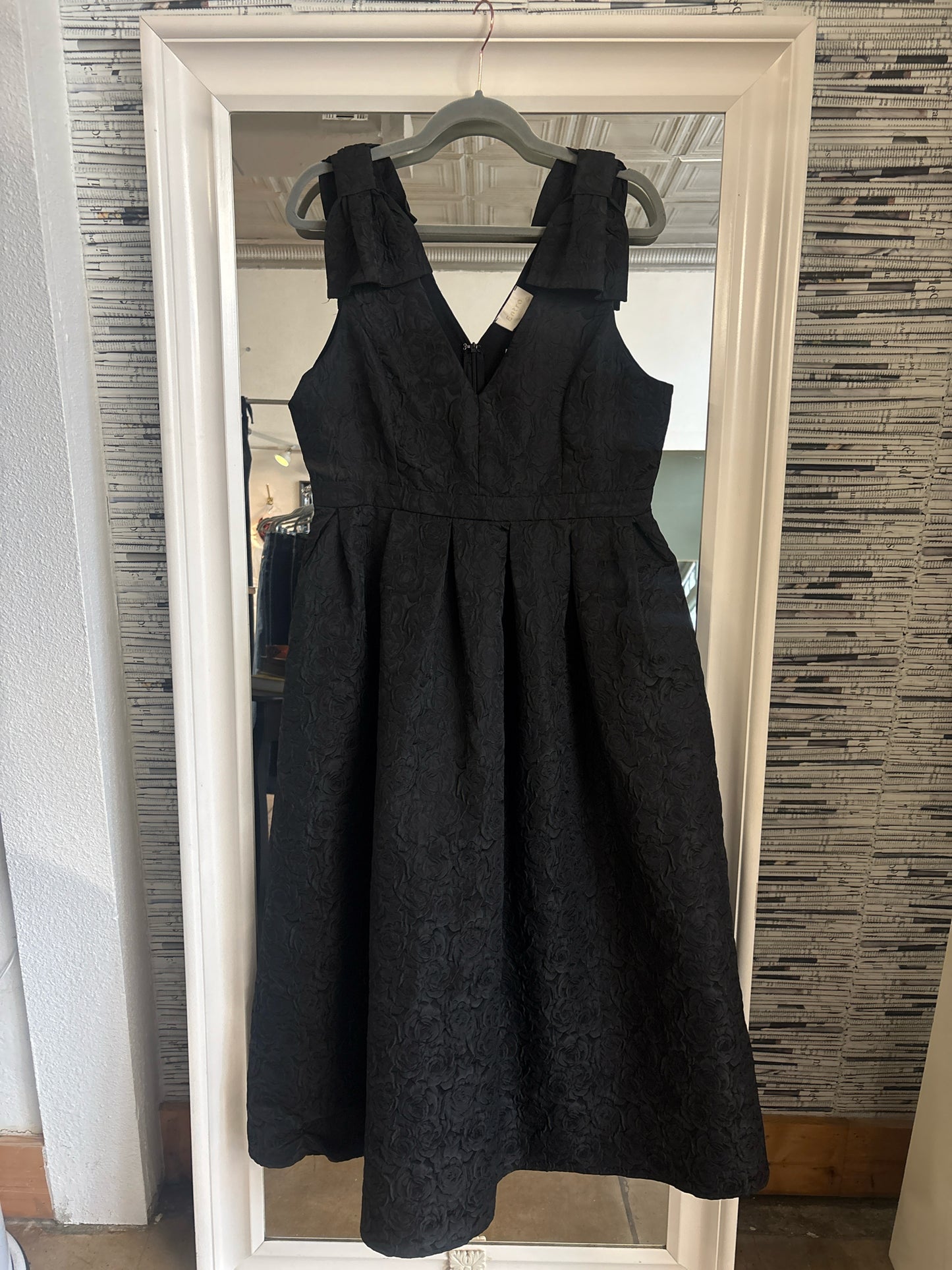 entro Size L Black Dress