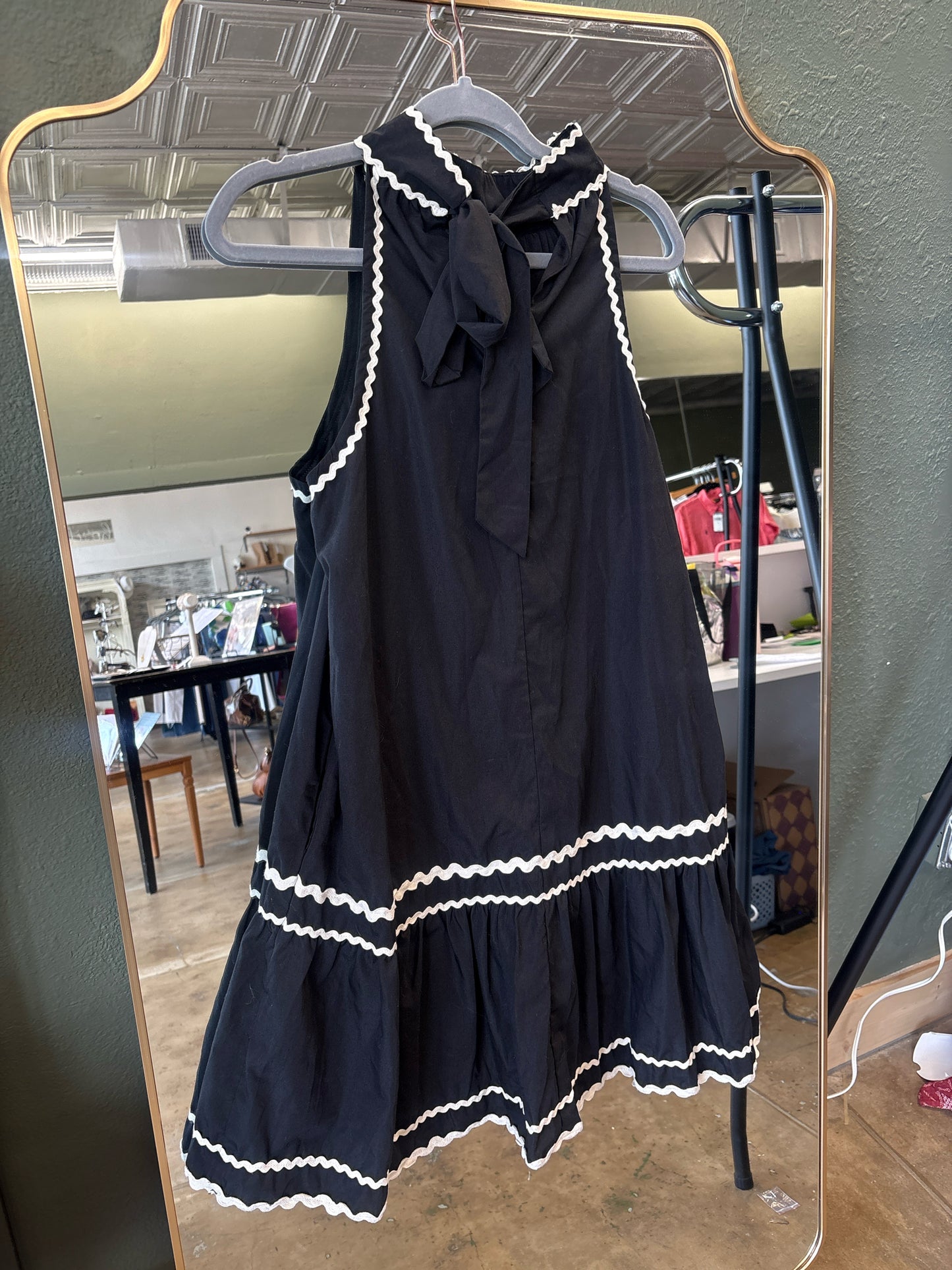 entro Size M Black & White Dress