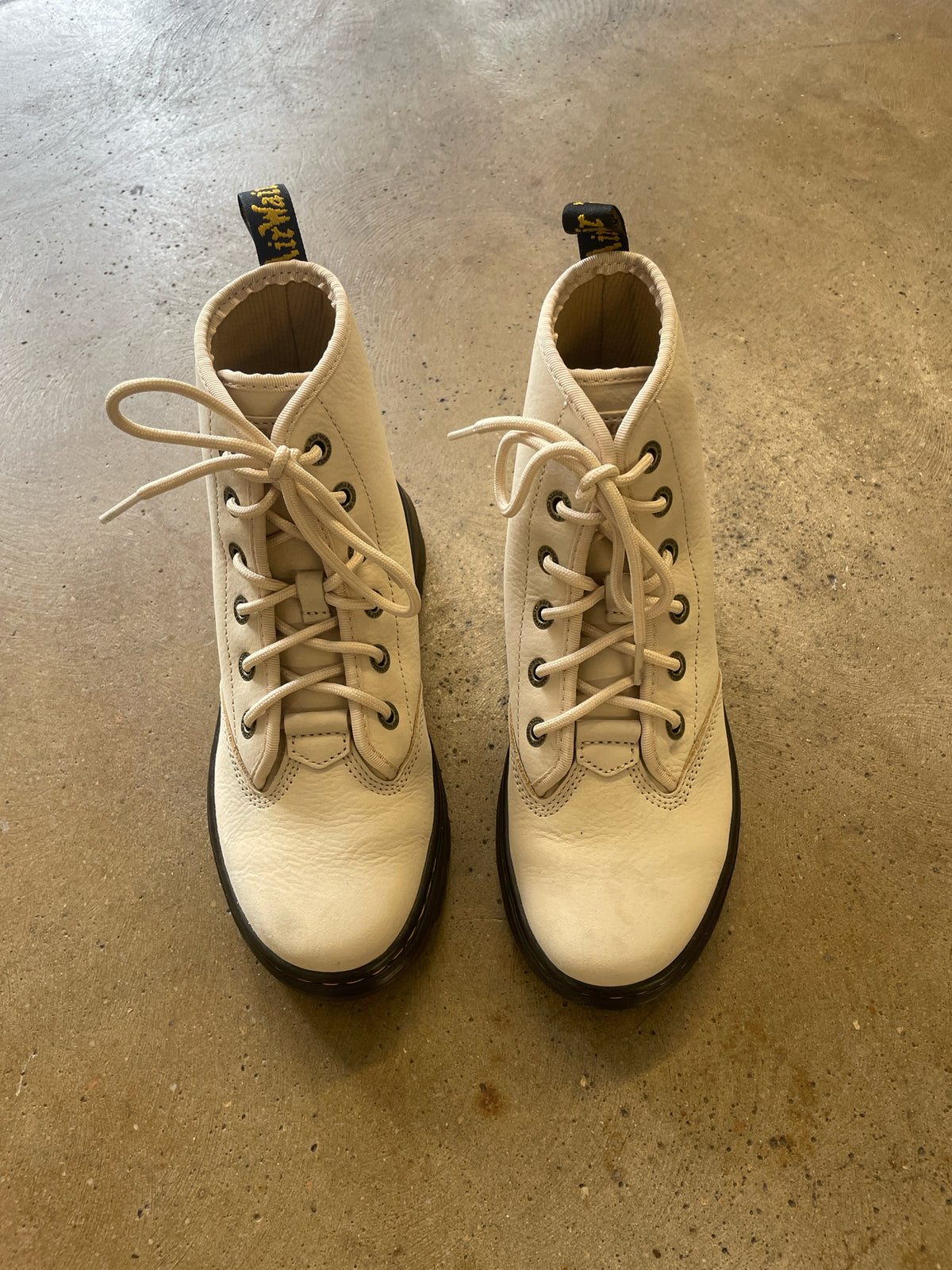 Doc Marten Shoe Size 6 off white Boots