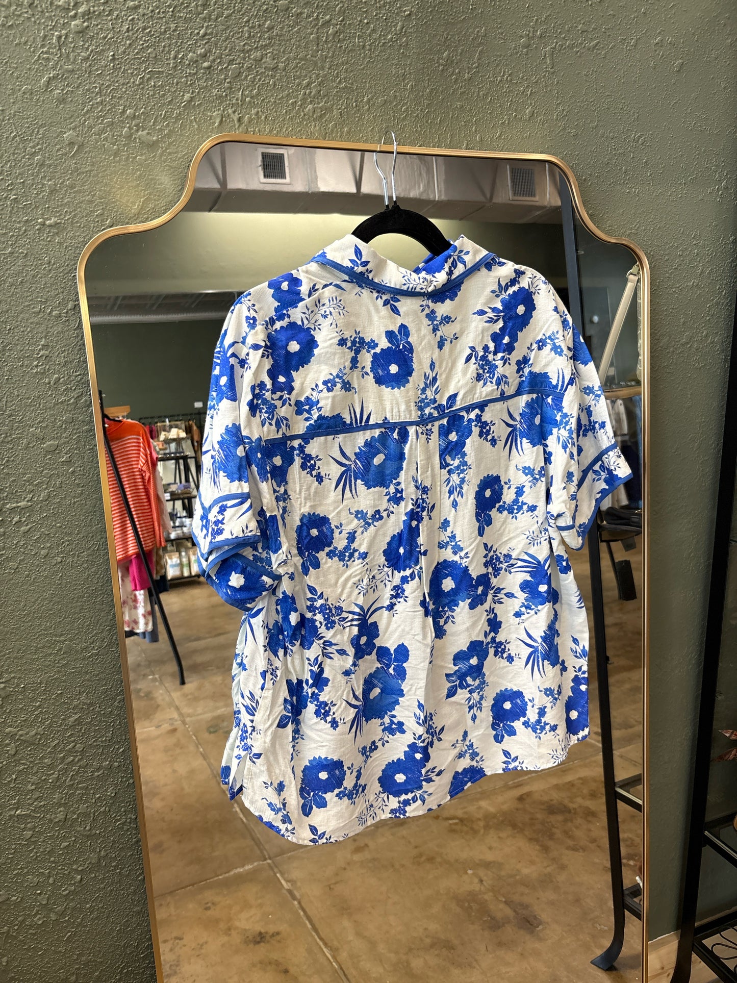 entro Size M Blue/Cream Top
