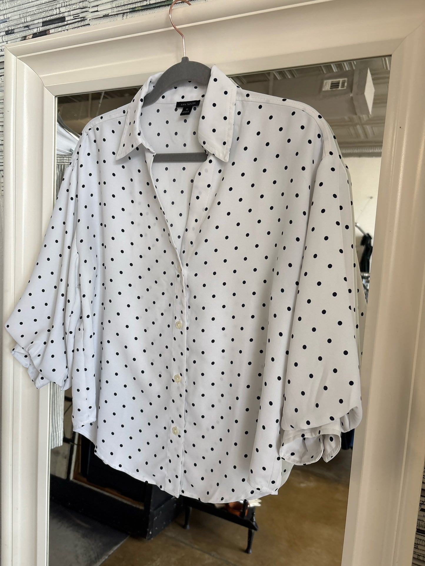 ANN TAYLOR Size XS White + Black Top