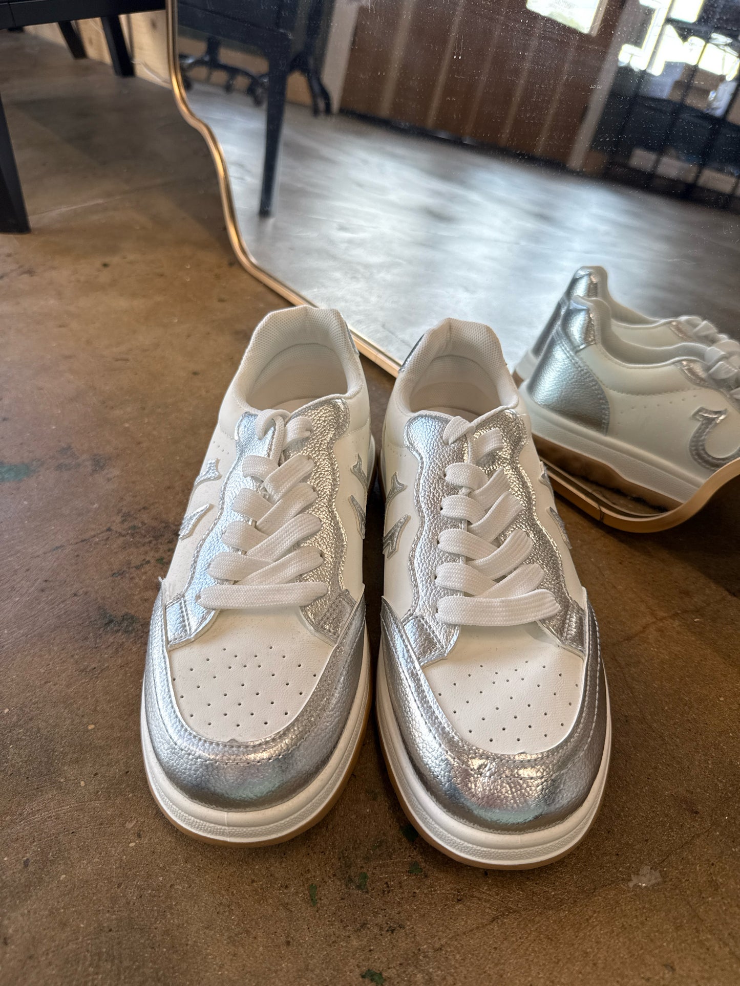 True Religion Shoe Size 8 White/Silver Sneakers