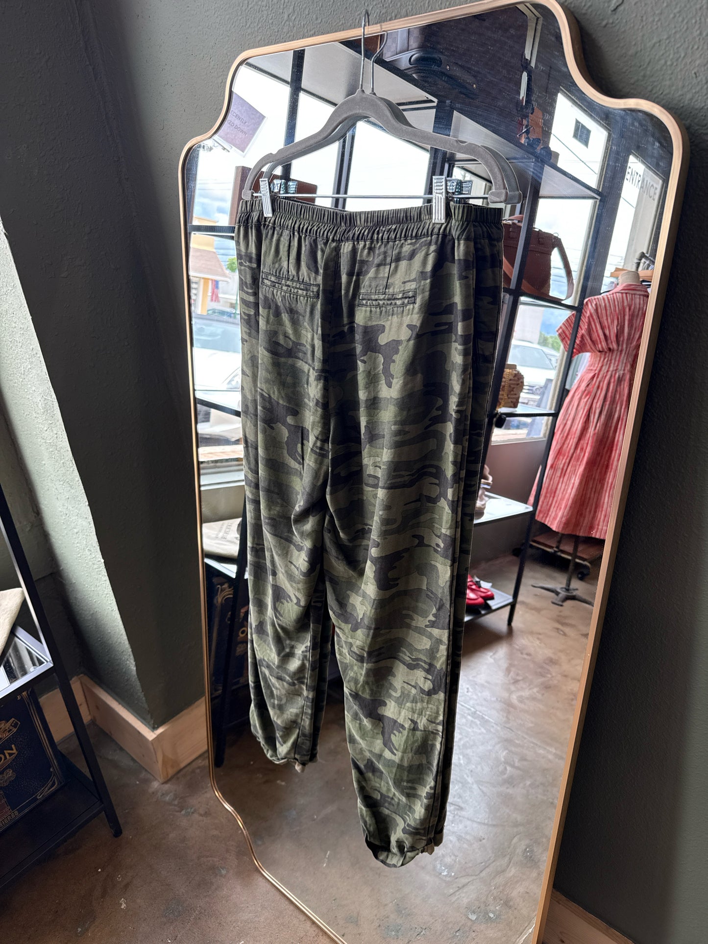 Soft Surroundings Size M Camo Pants