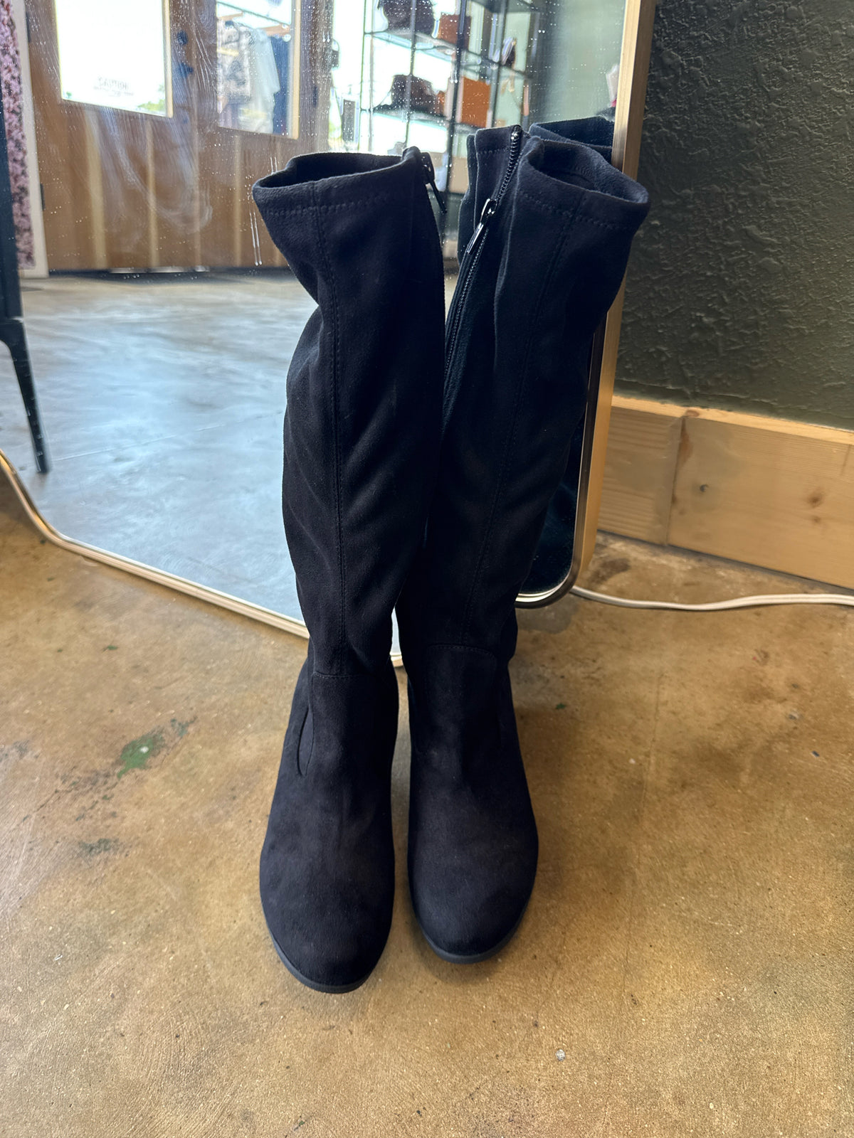 Donald Pliner Shoe Size 7 Black Boots