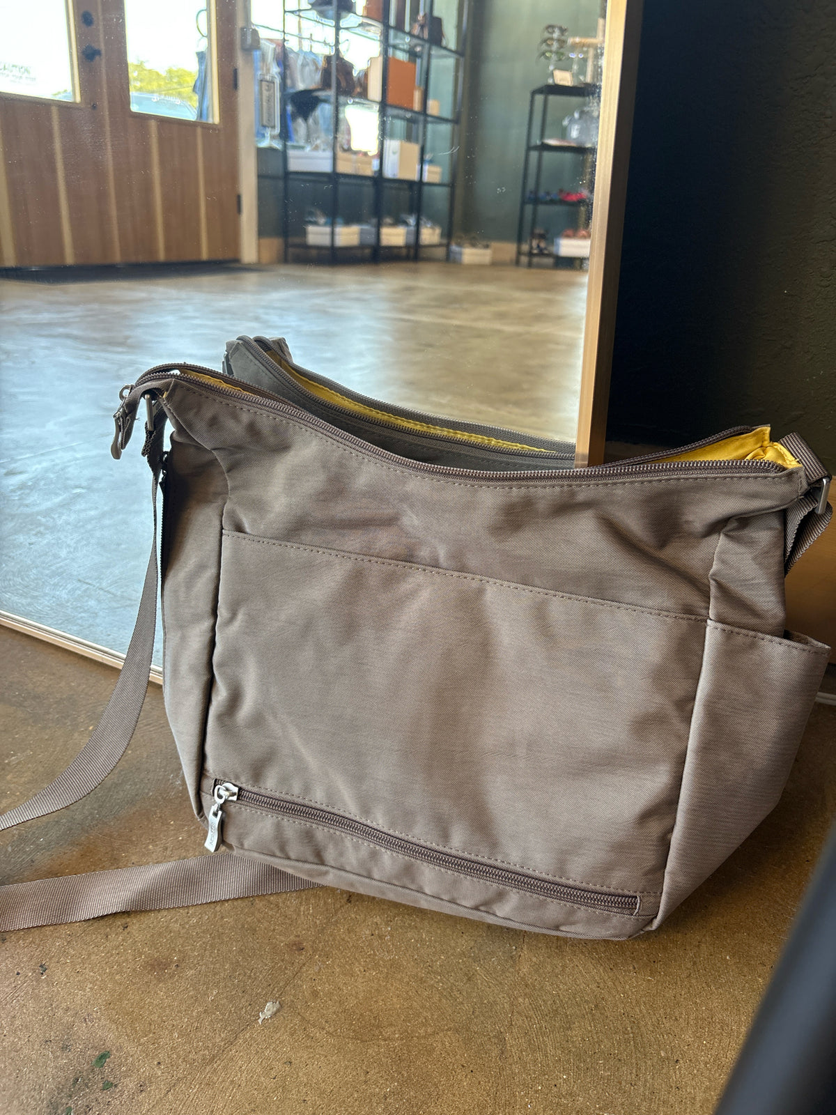 Baggallini Beige Bag