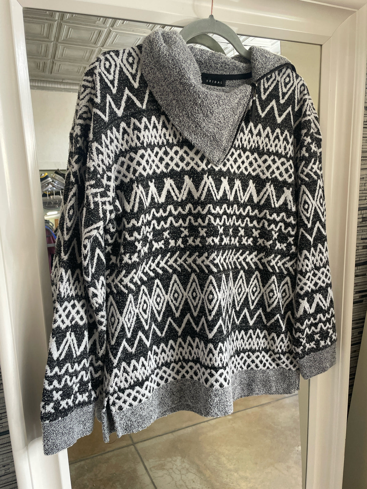Tribal Size M gray & Black Sweater