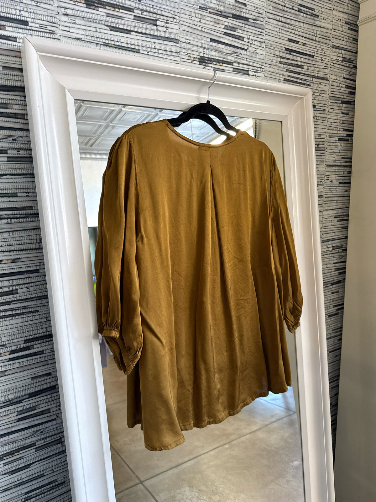 Bryn Walker Size L Gold Top
