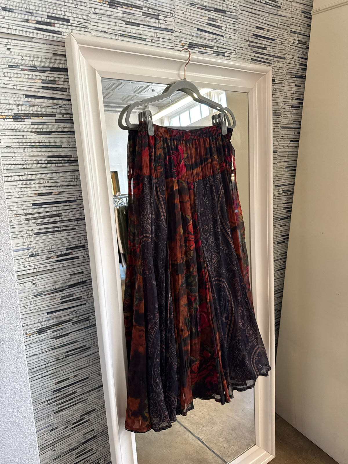ANU Size M Black/Red Skirt