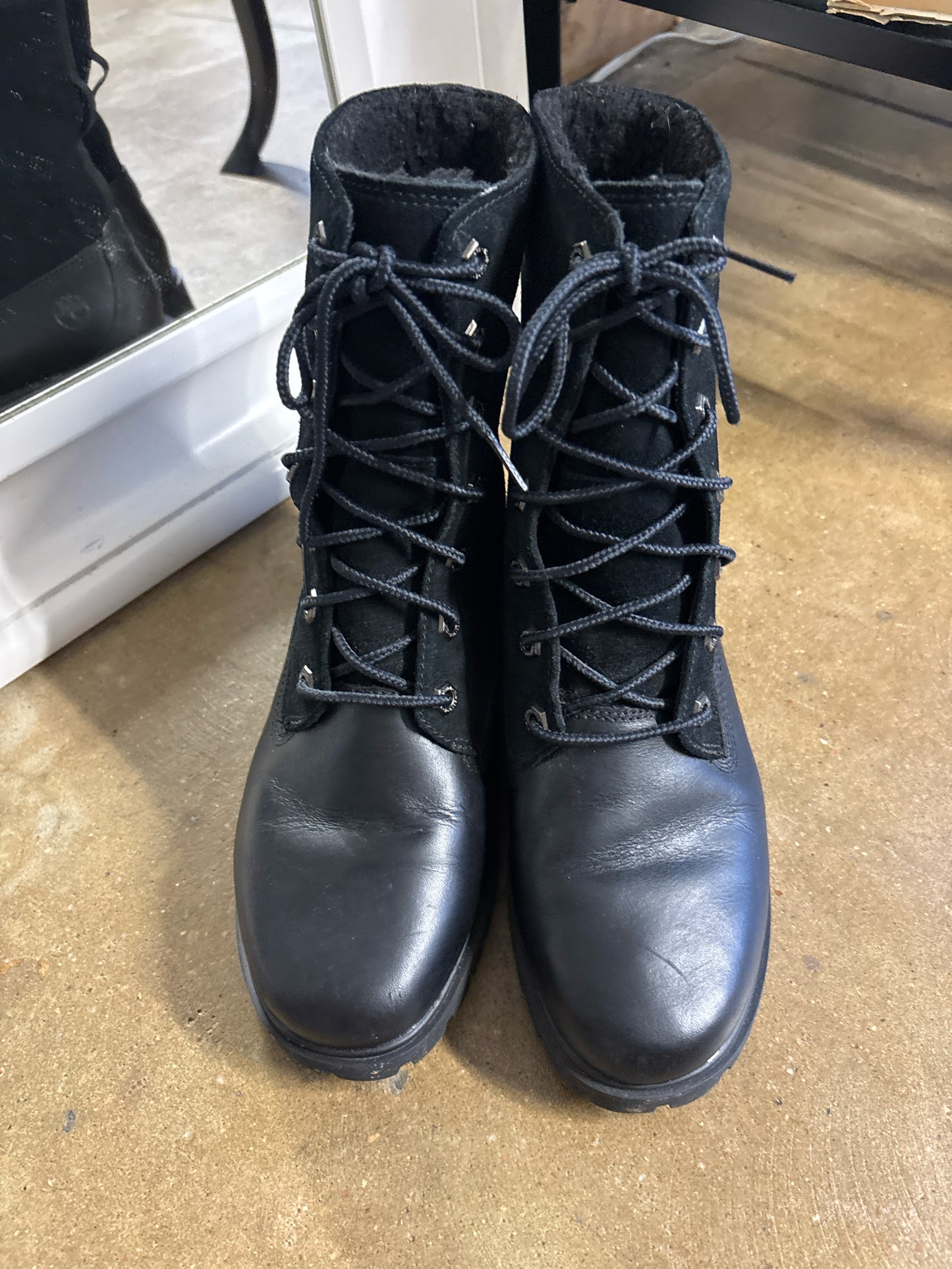 Timberland Shoe Size 7.5 Black Lace up Boots
