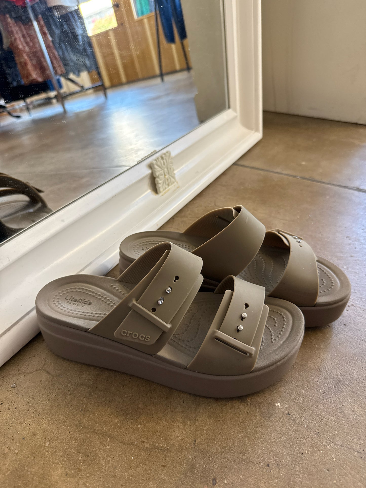 Crocs Shoe Size 8 Brown Sandals
