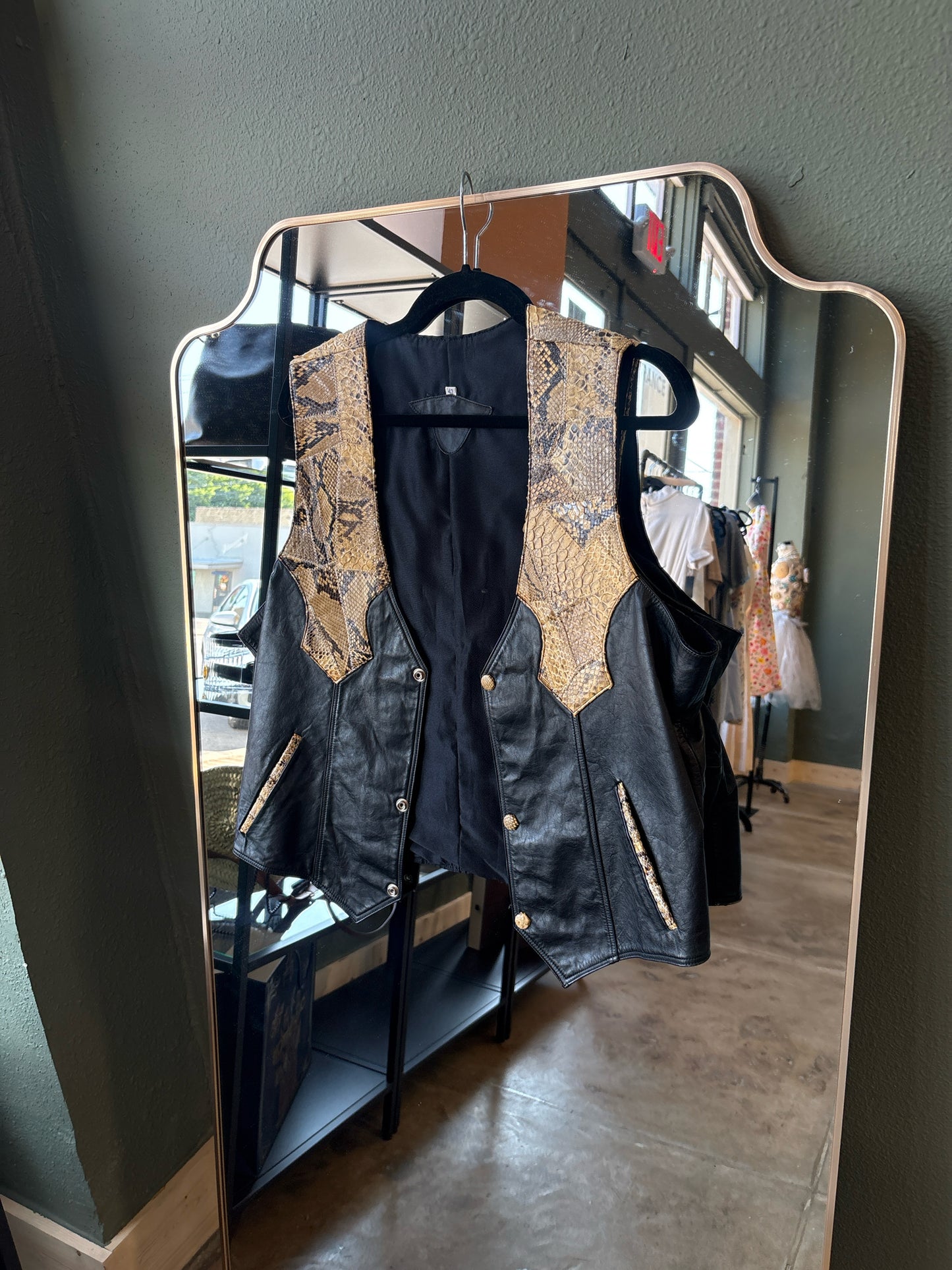 Size 42 Black/Cream Vest