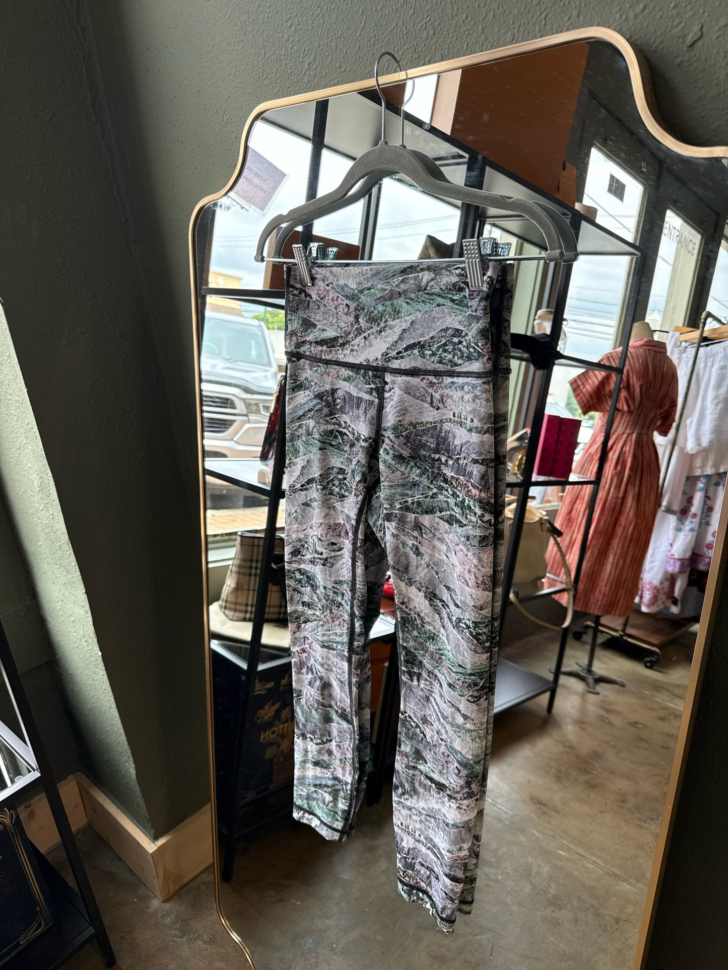 Lululemon Size 4 Green/Gray Legging