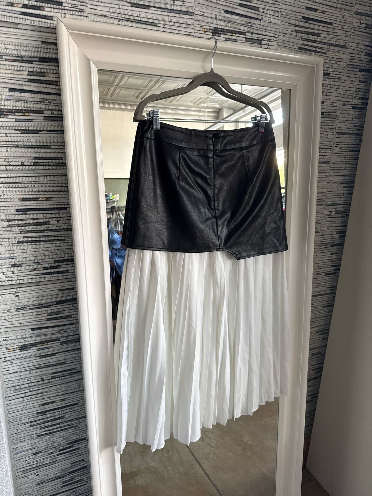 Commense Size L B&W Skirt