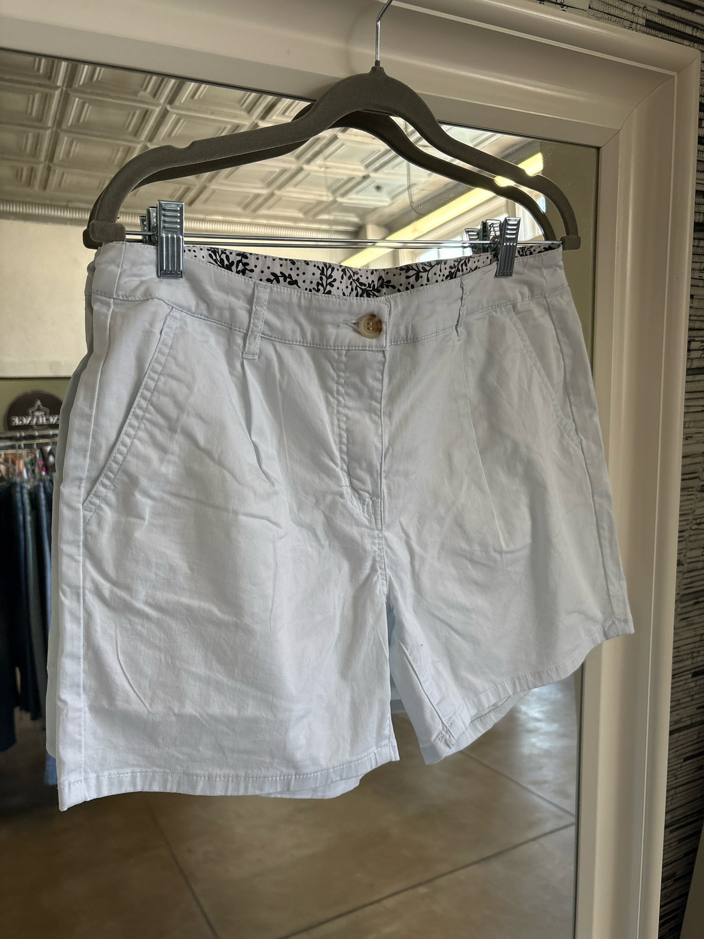 Tribal Size 8 White Shorts