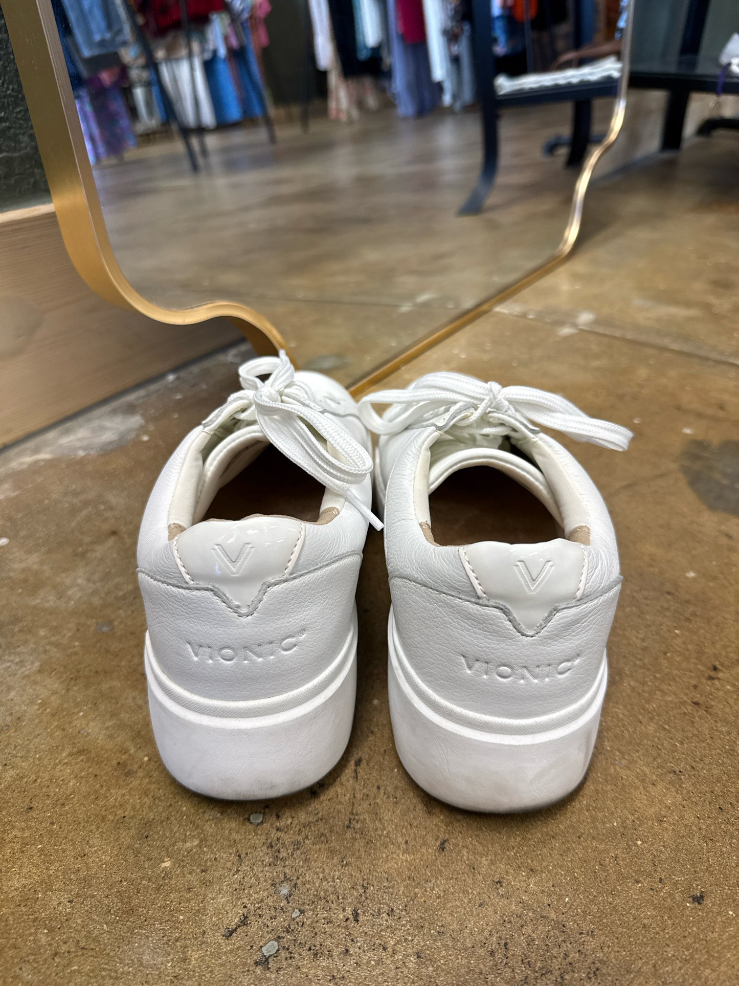 Vionic Shoe Size 10 White Sneakers