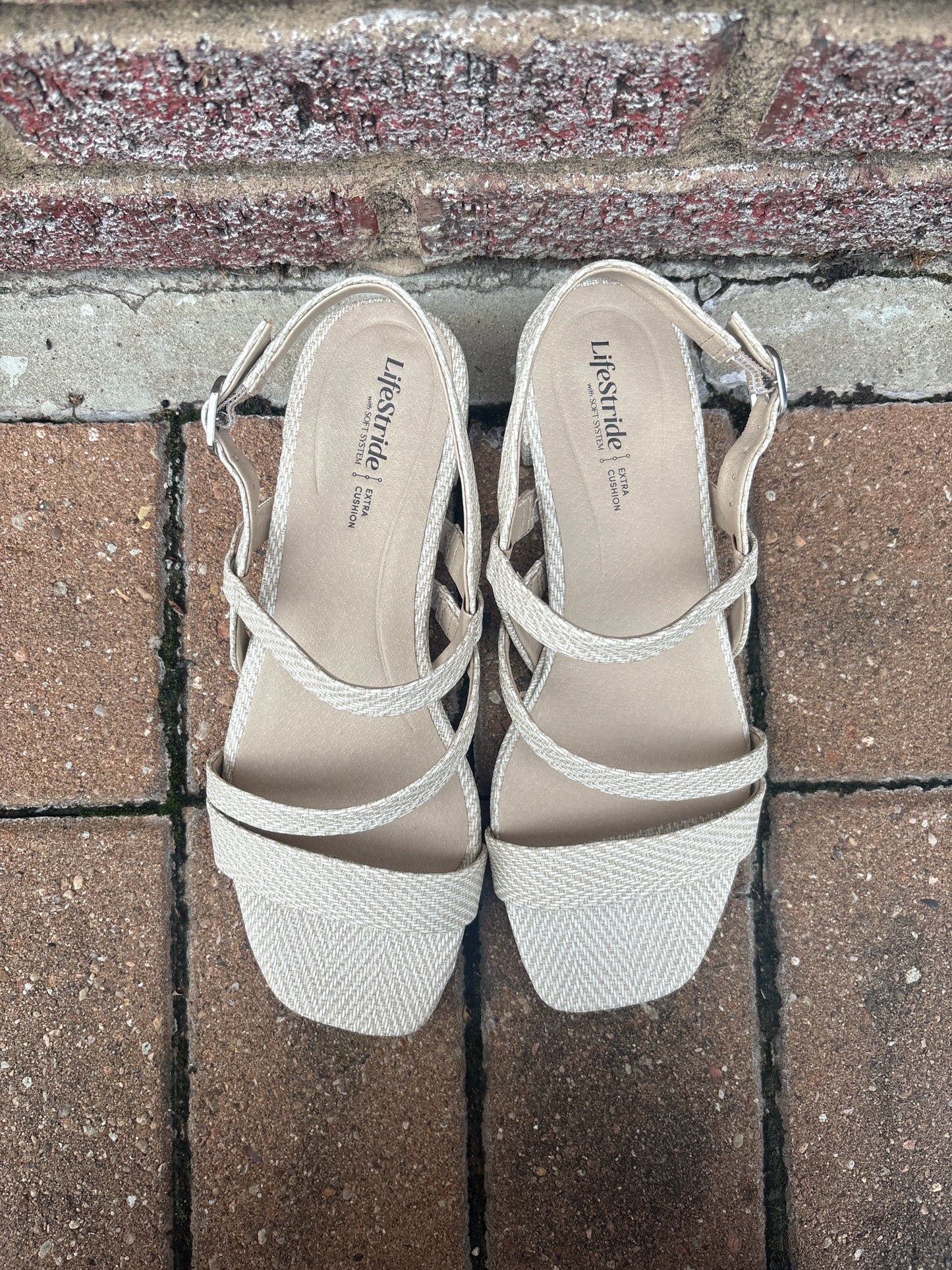 LifeStride Shoe Size 8.5 Cream Wedge
