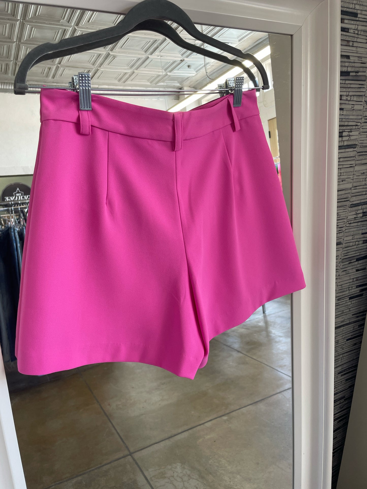 LA MIEL Size M Hot Pink Shorts