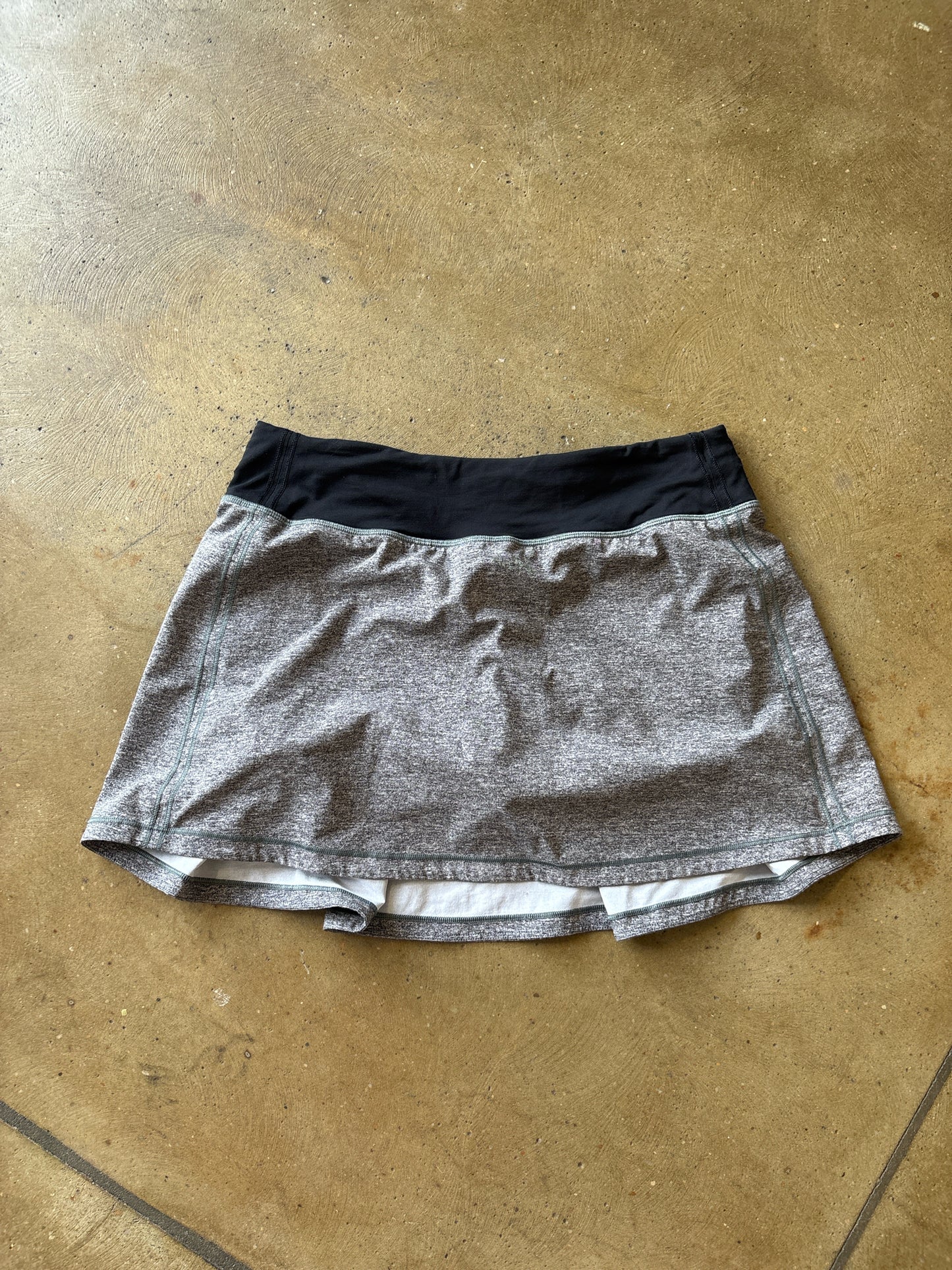 Lululemon Size 6 Gray Skort