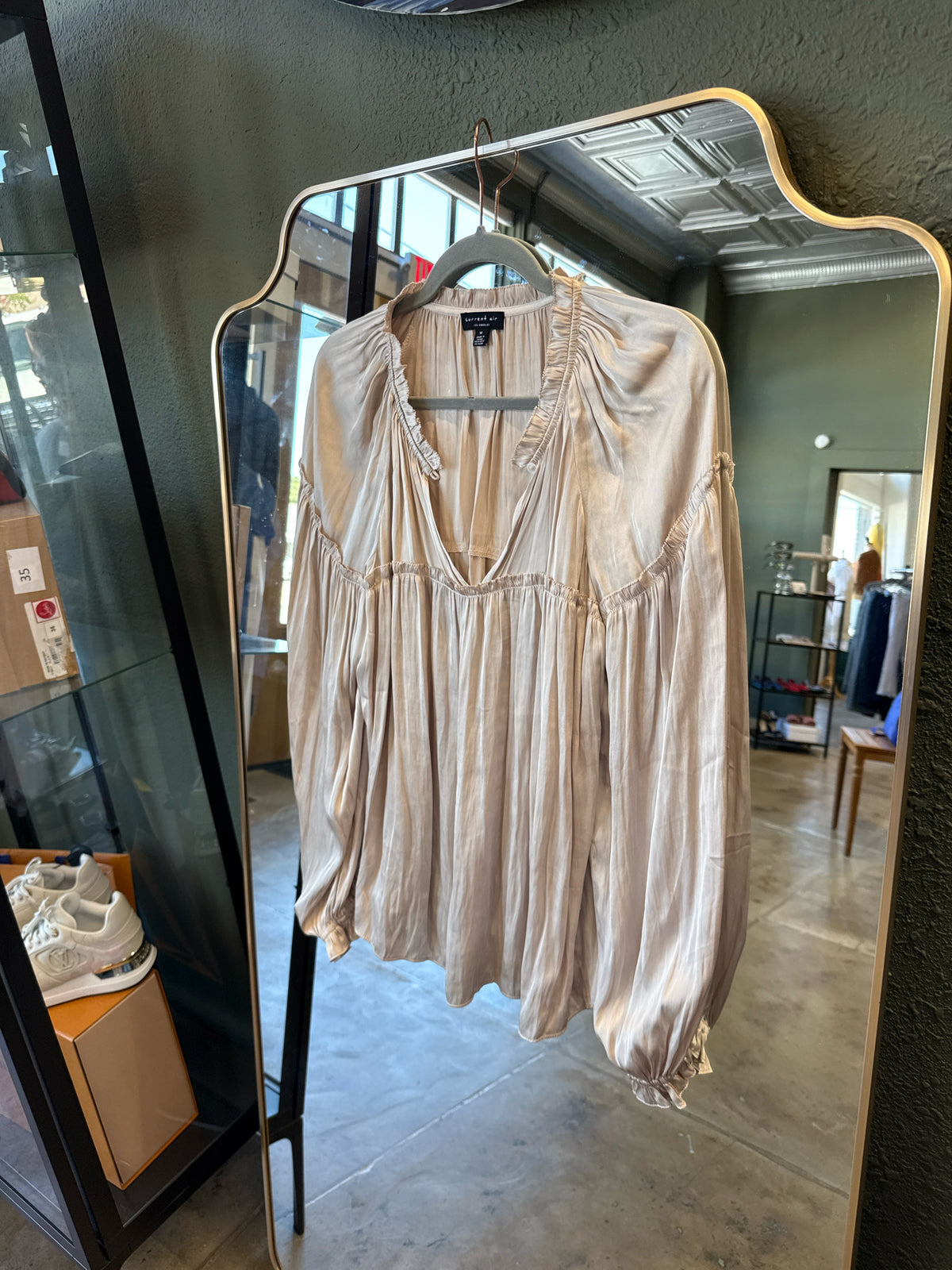 Current Air Size M Cream Top
