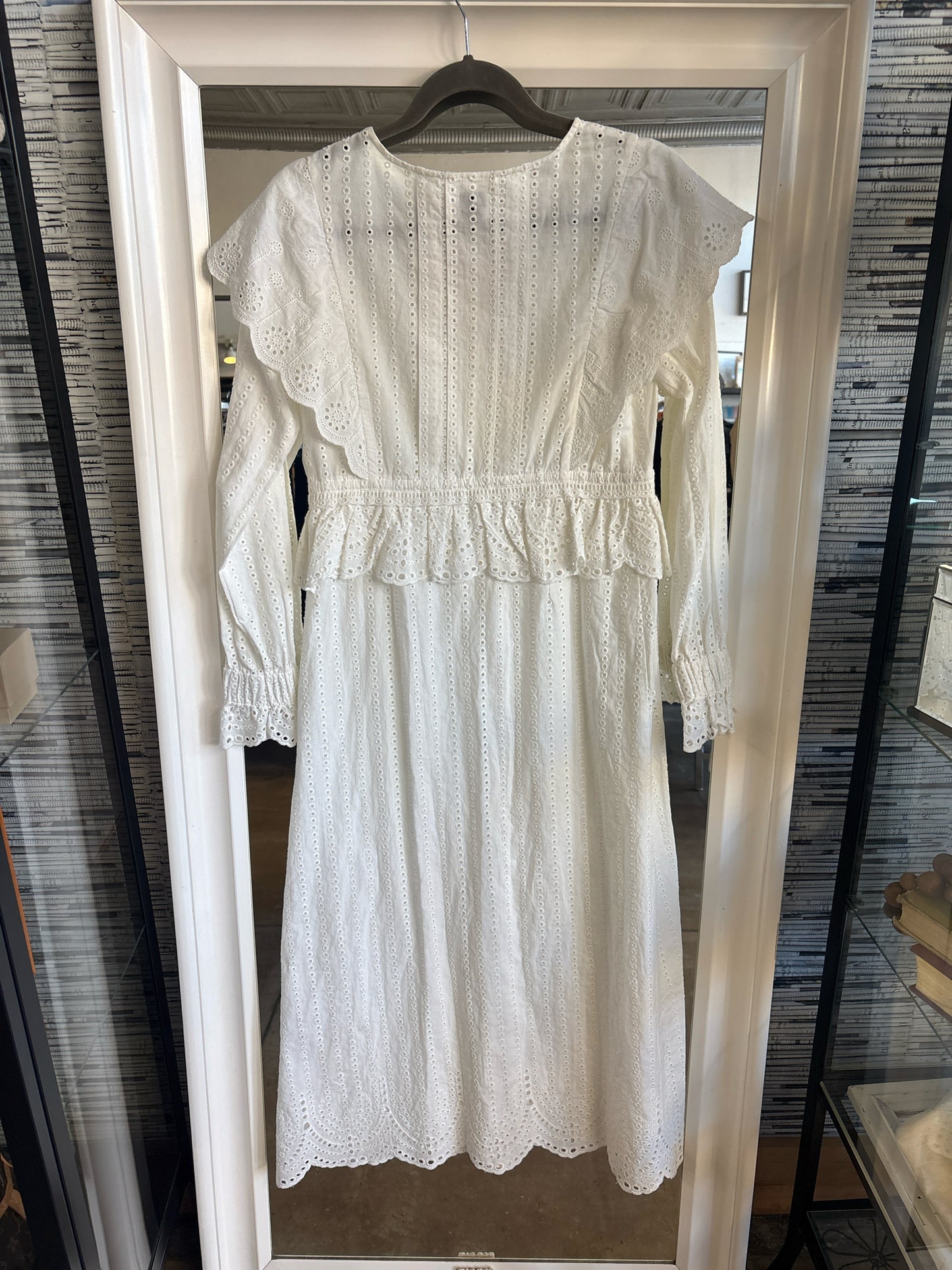 Sir. Size 0 White Lace Dress