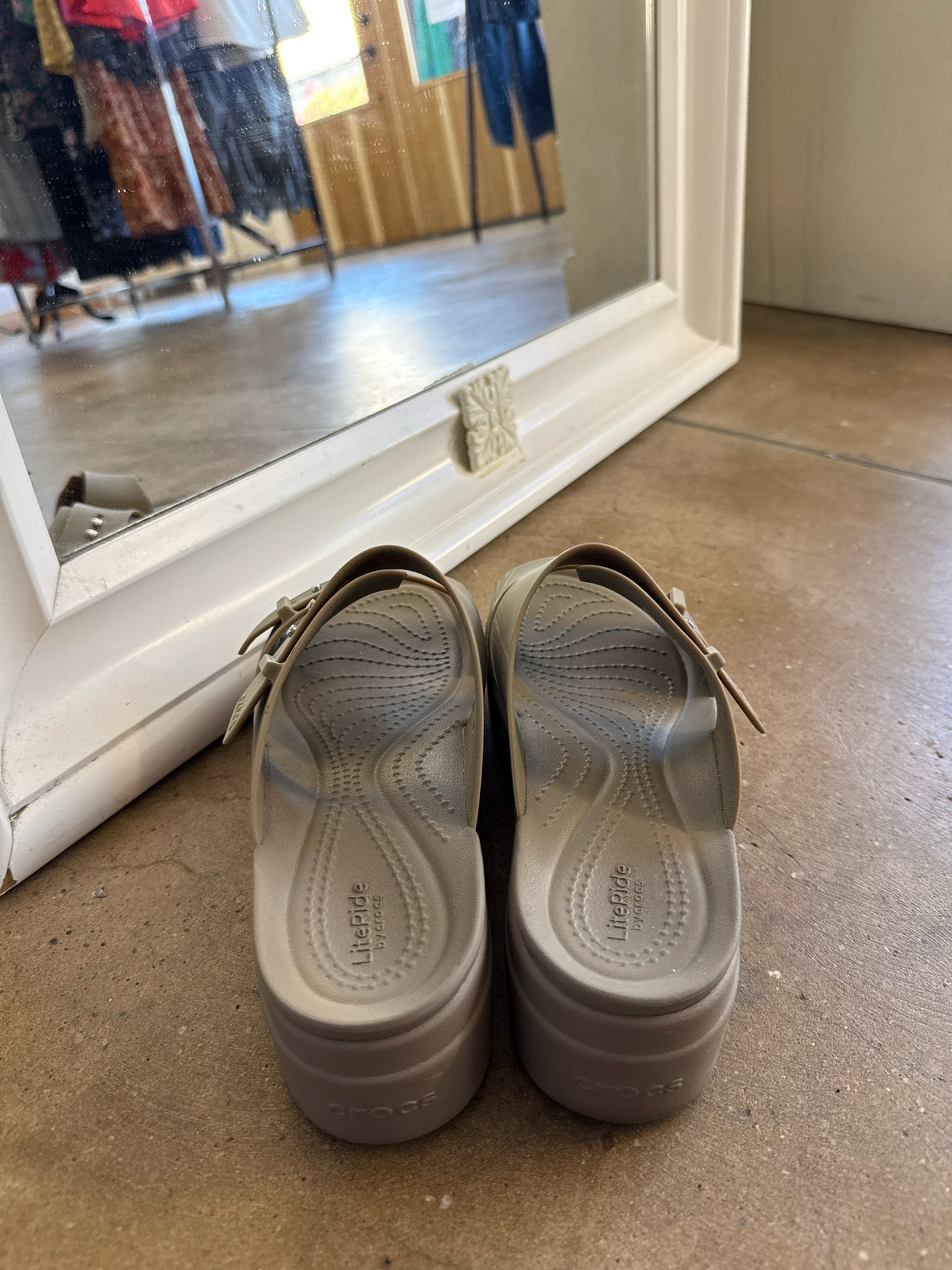 Crocs Shoe Size 8 Brown Sandals