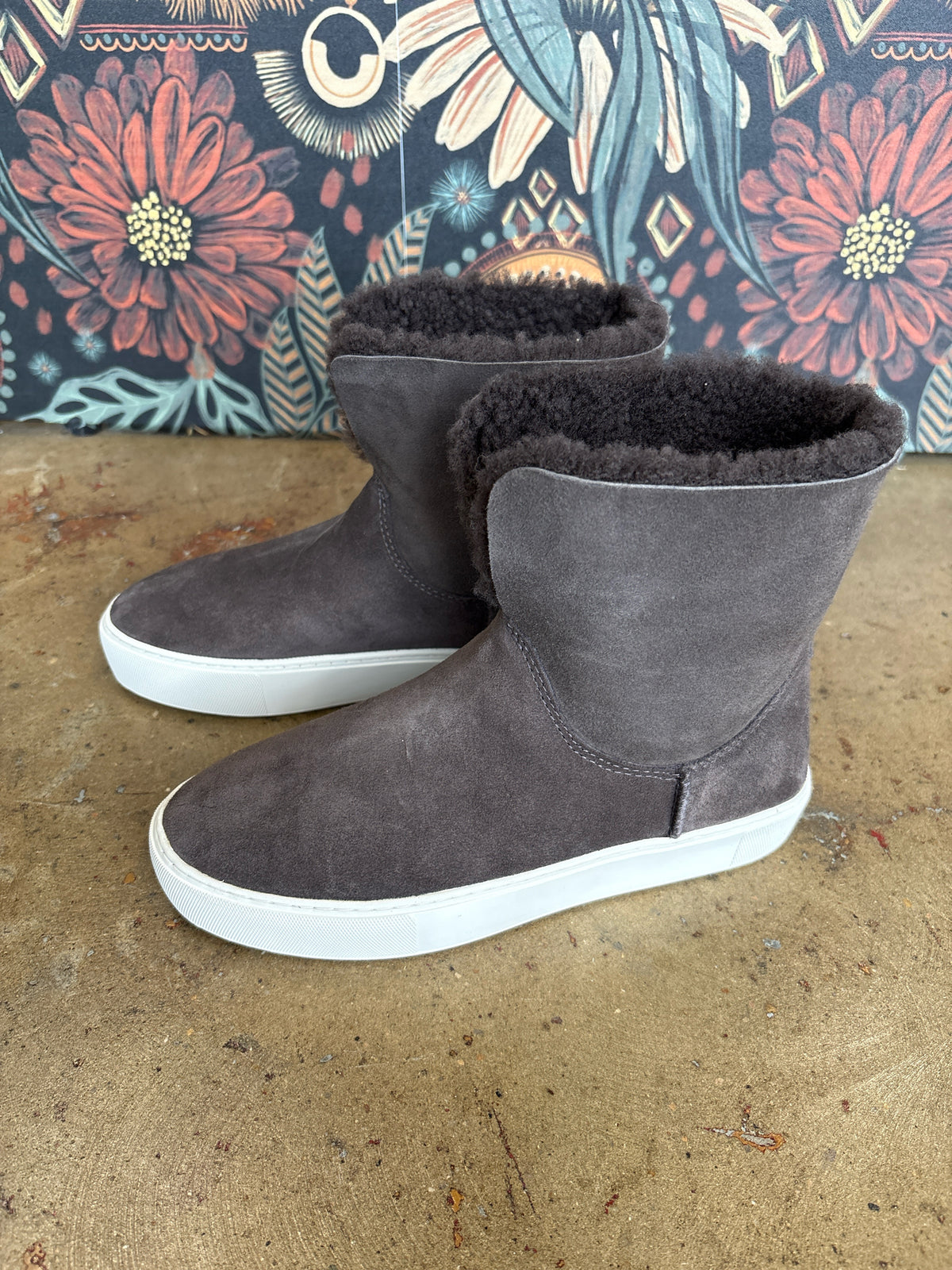 Ugg Shoe Size 7 Brown Boots