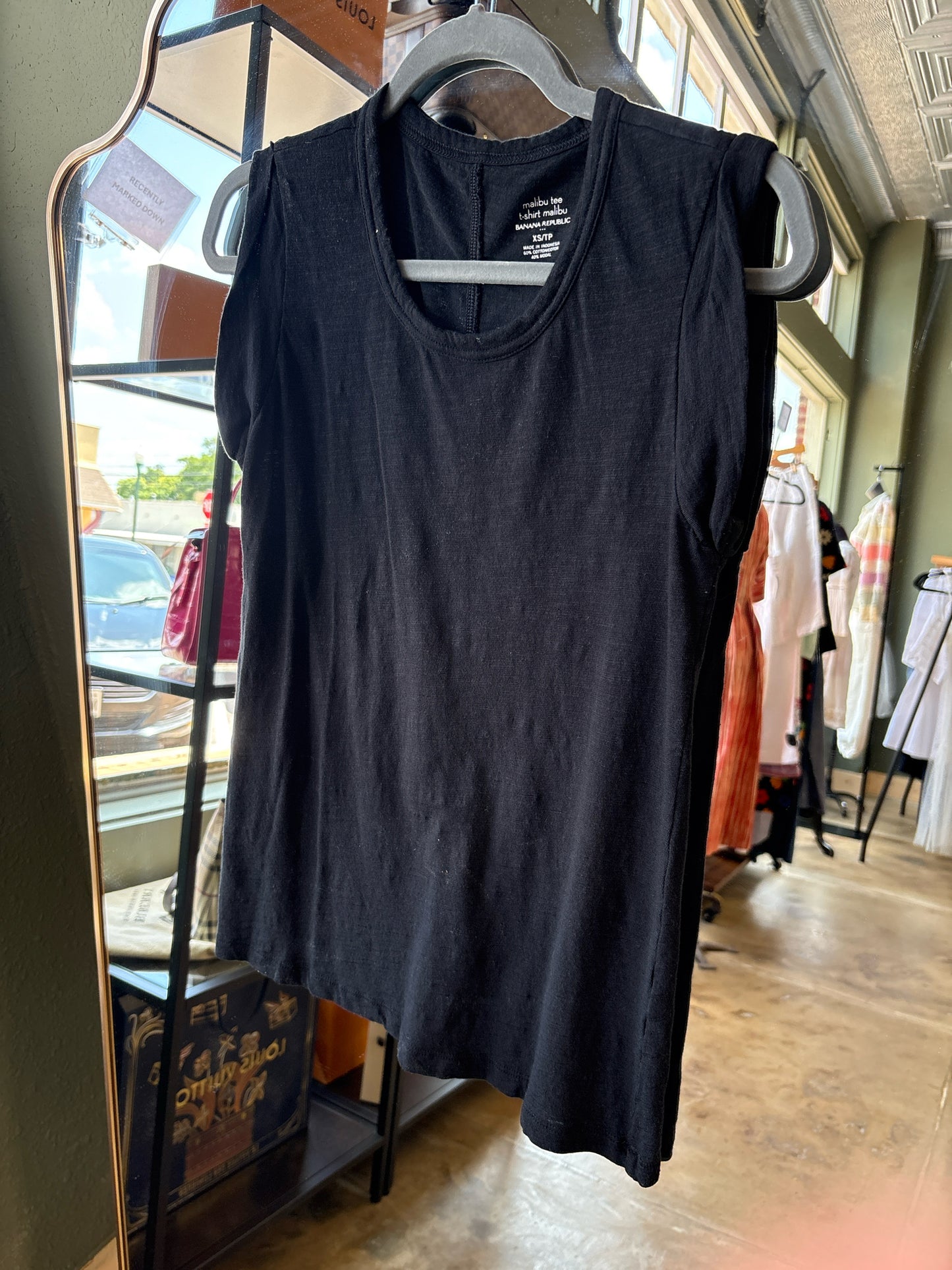 BANANA REP. Size XS Black Top