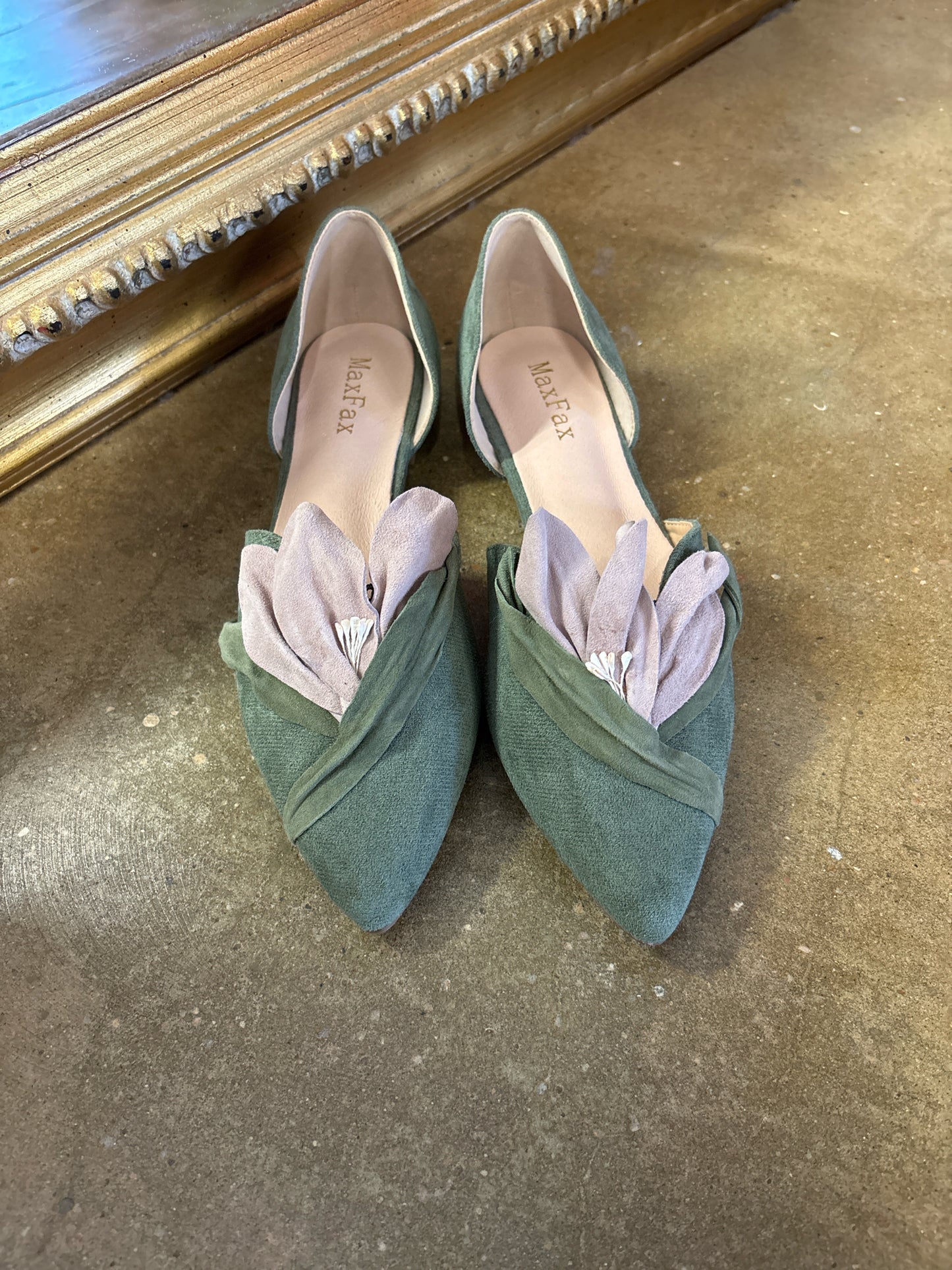 MaxFax Shoe Size 9 Green/Pink Petals Flats