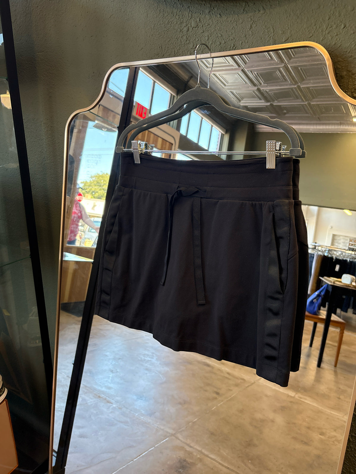 ATHLETA Size S Black Skirt