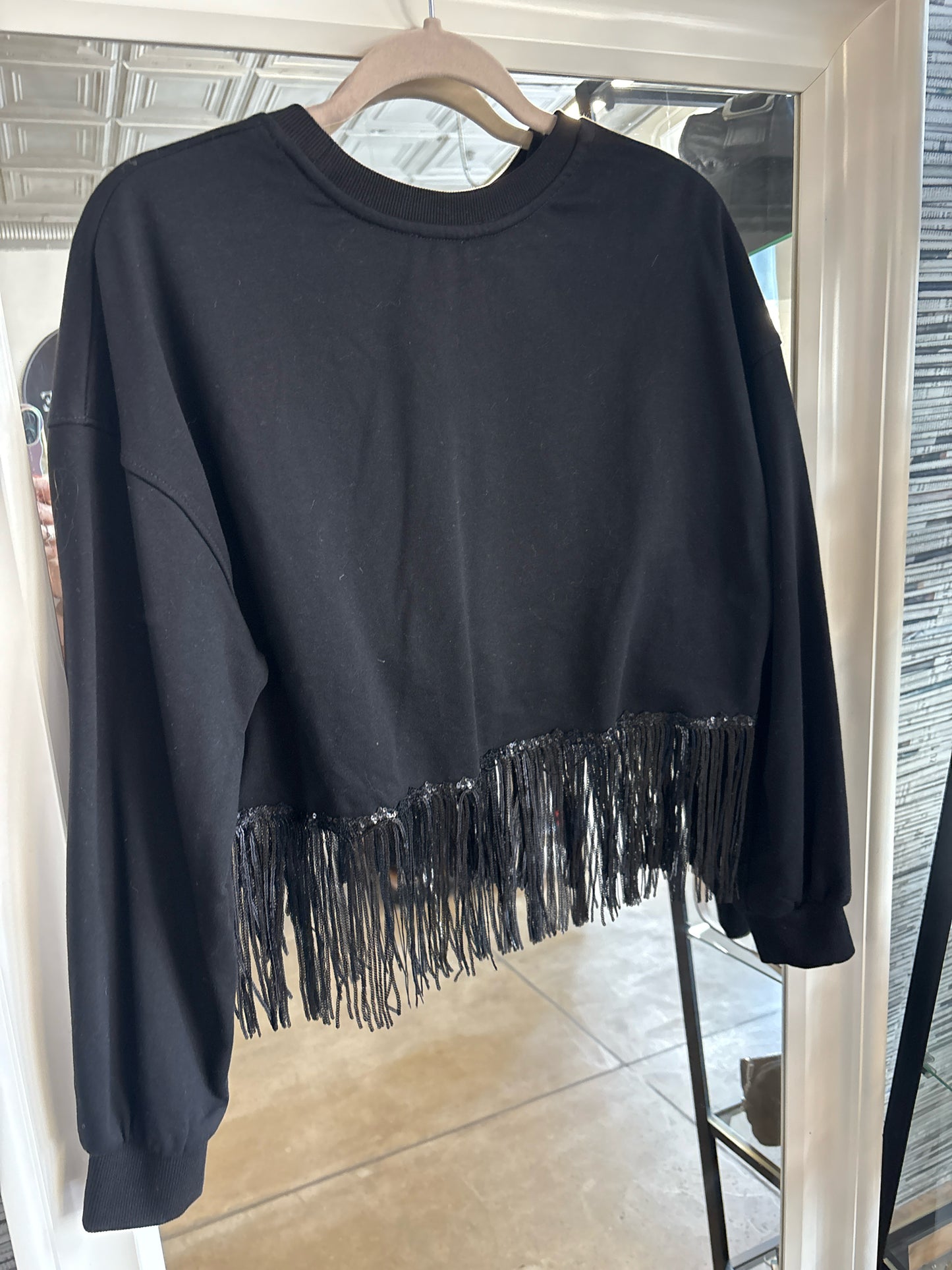 le lis Size M Black tassle Top
