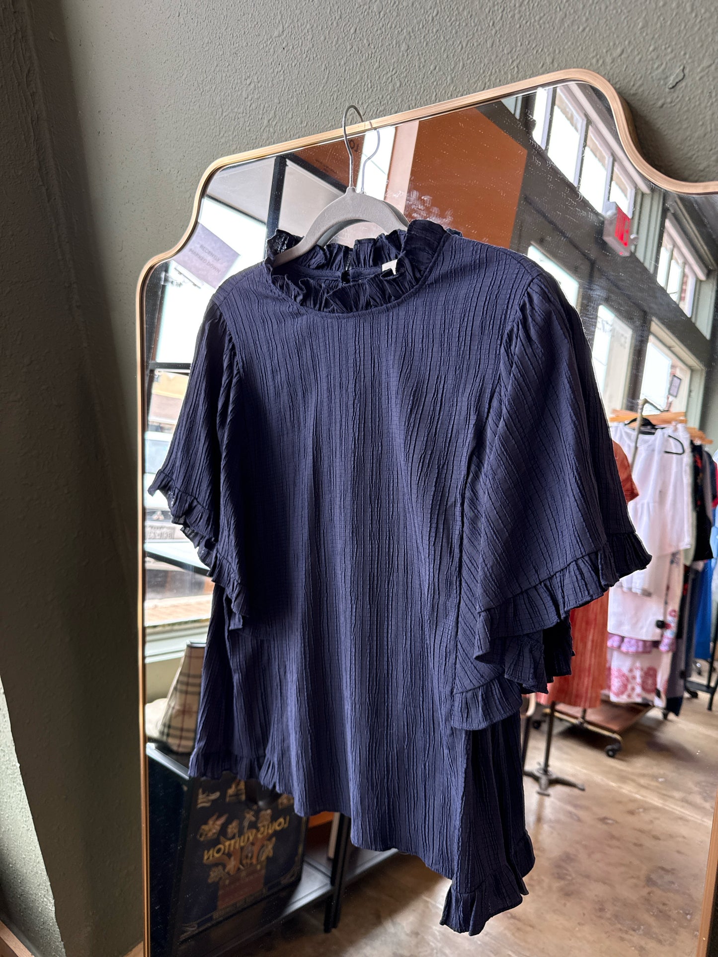 RO & DE Size M Navy Top